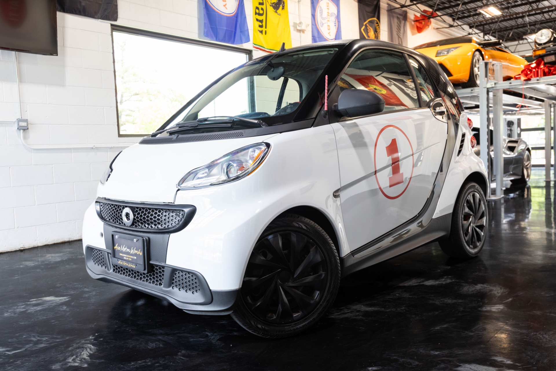 Crystal White 2013 smart fortwo pure Hatchback Rear-Wheel Drive 5-Speed Automatic