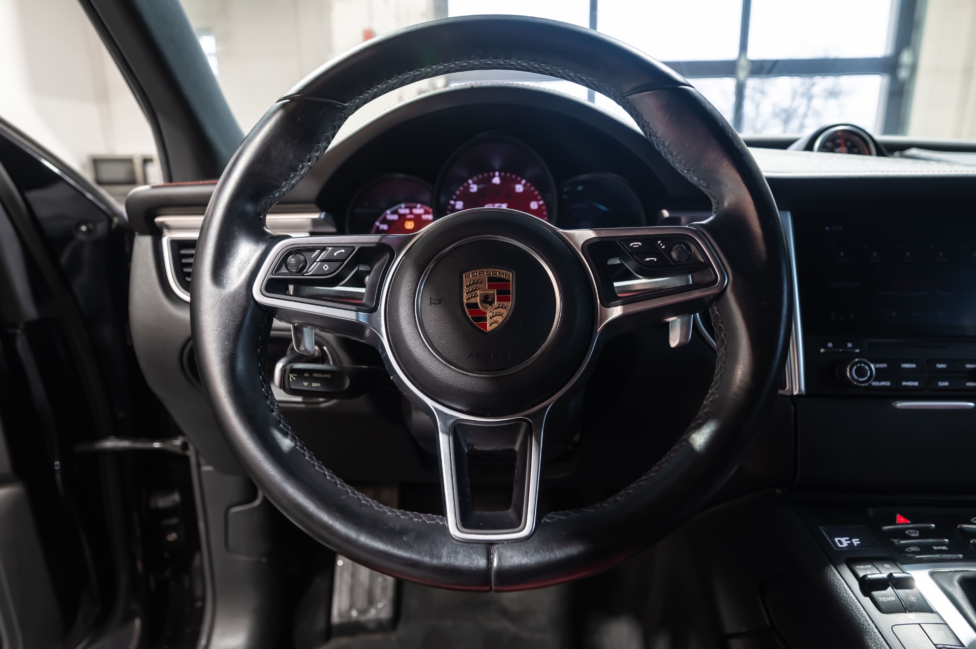 2017 PORSCHE MACAN - Image 33