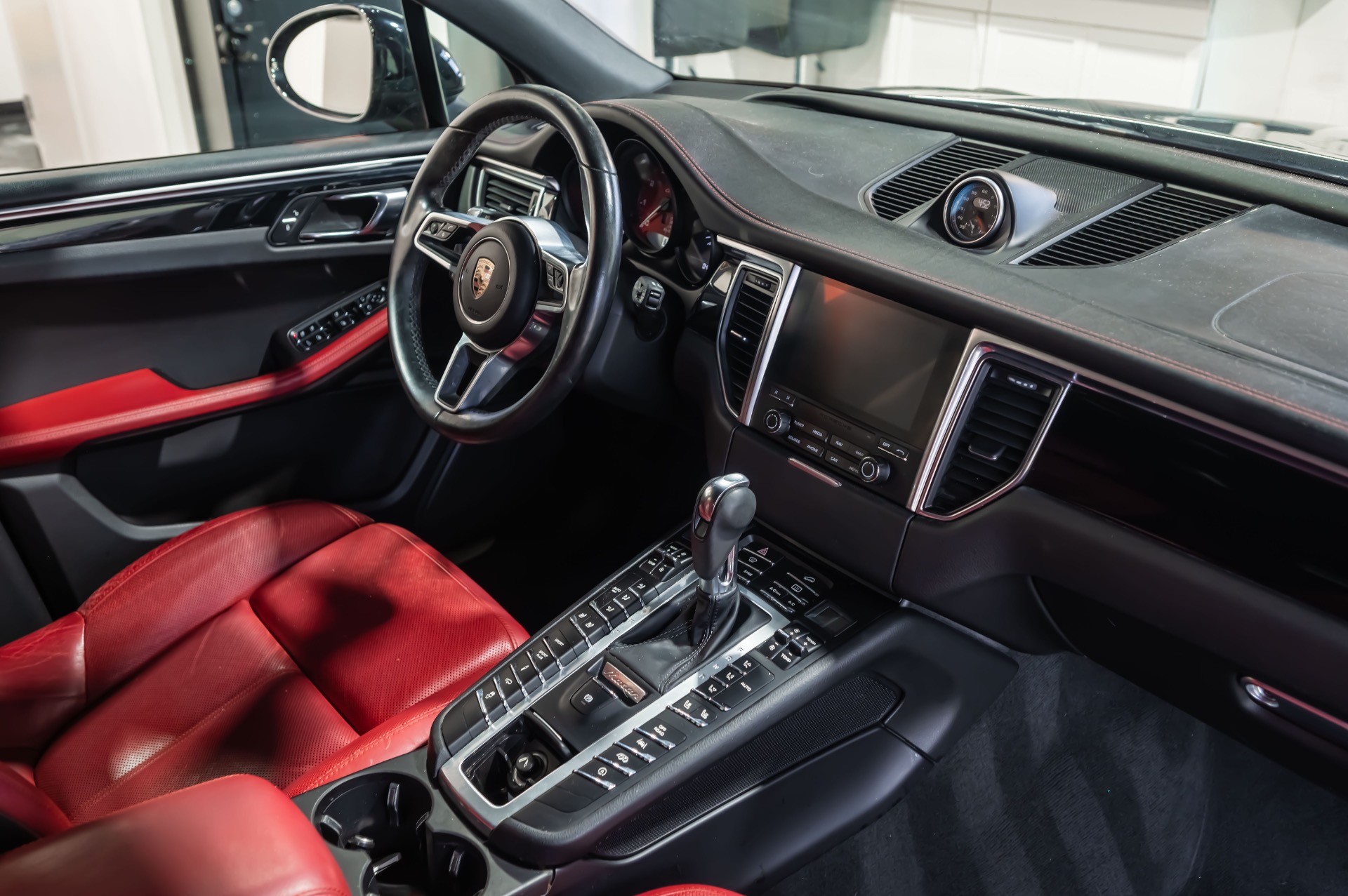 2017 PORSCHE MACAN - Image 38