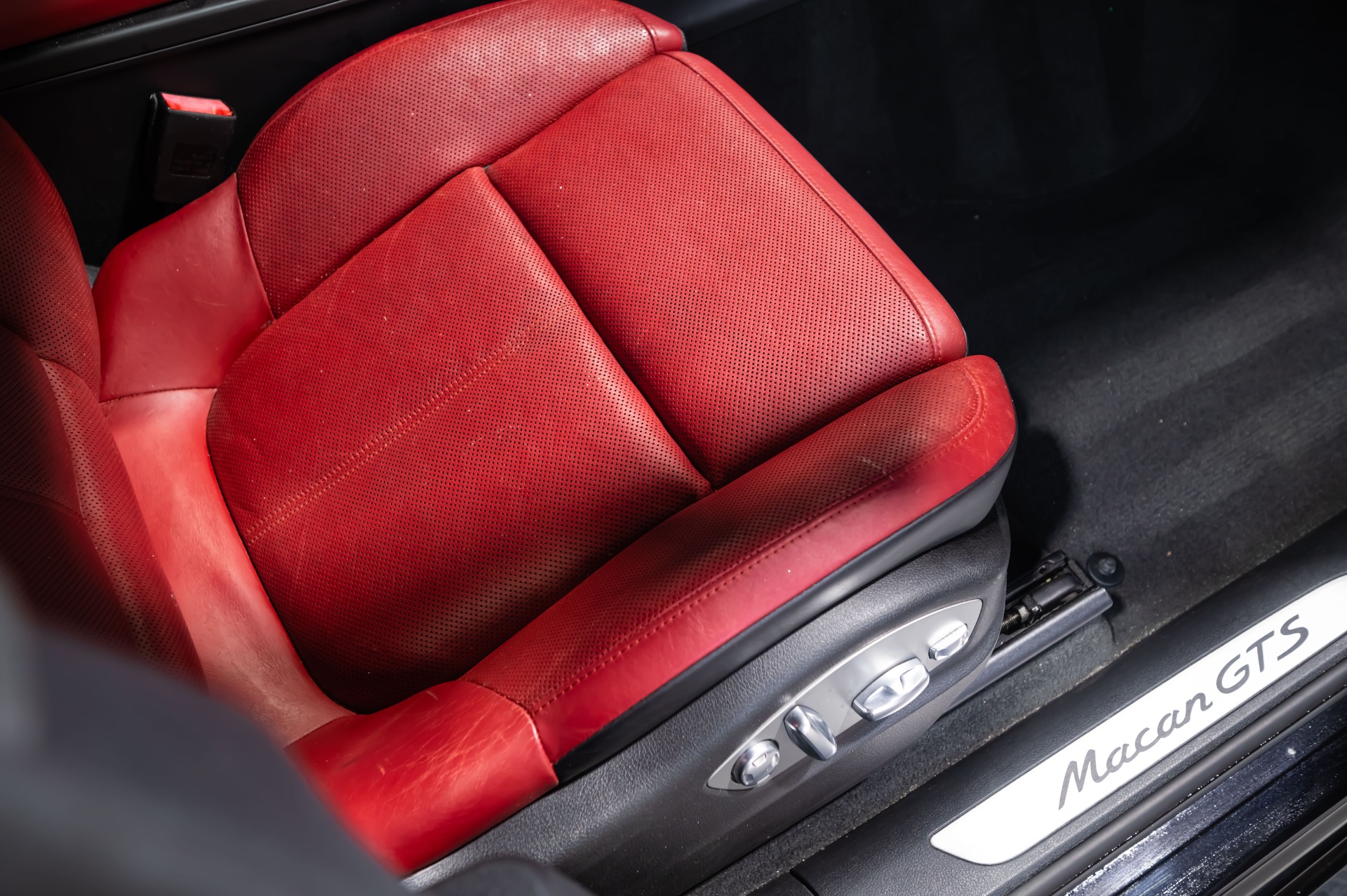 2017 PORSCHE MACAN - Image 40