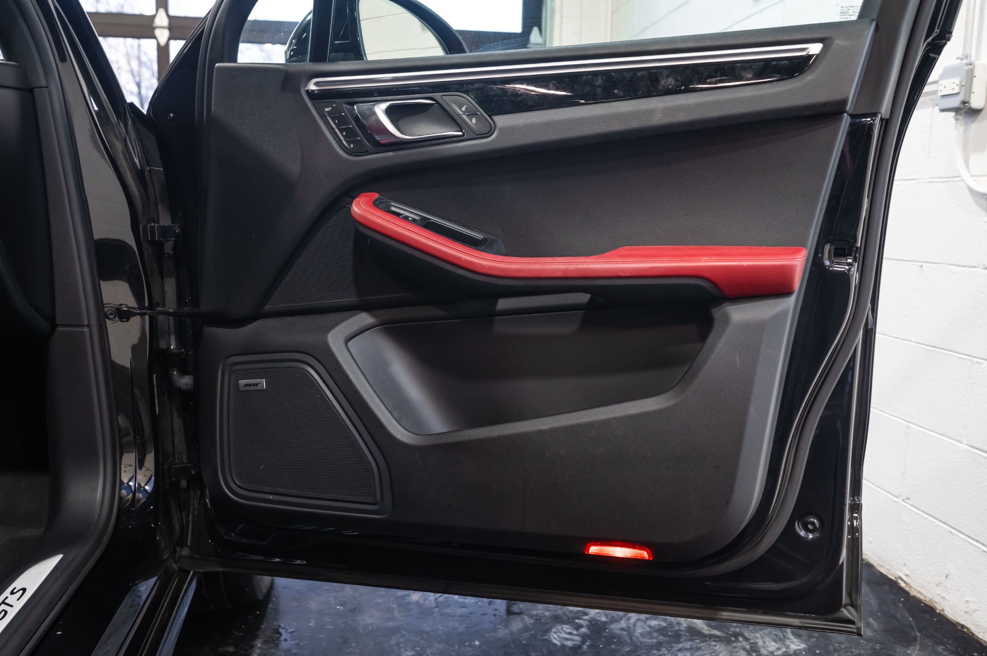 2017 PORSCHE MACAN - Image 41