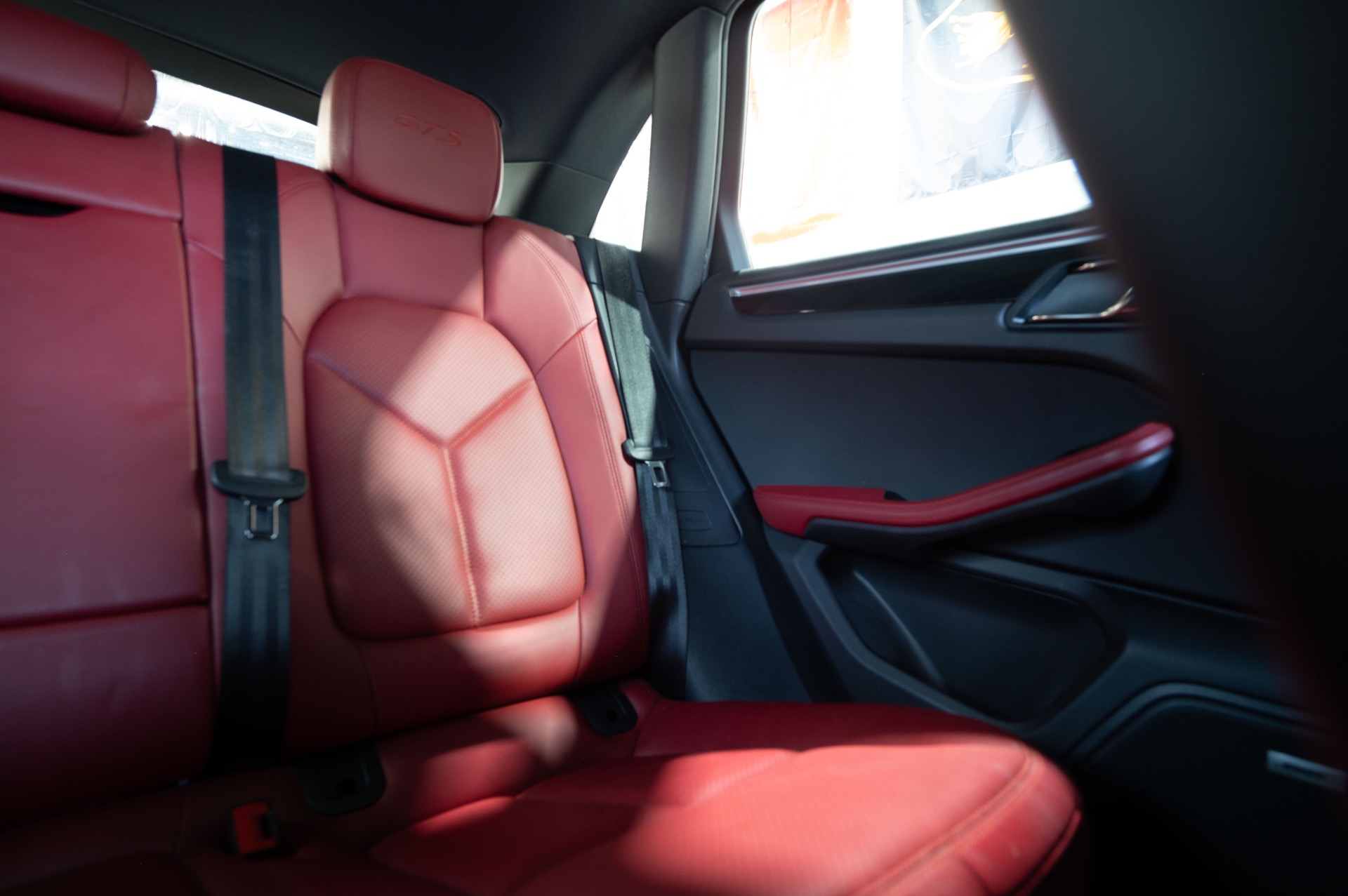 2017 PORSCHE MACAN - Image 44