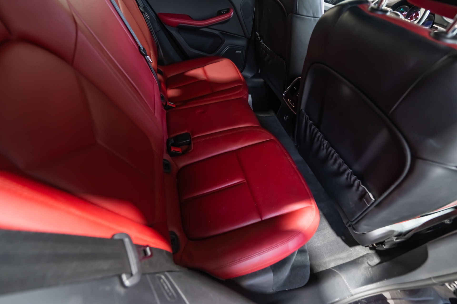 2017 PORSCHE MACAN - Image 46