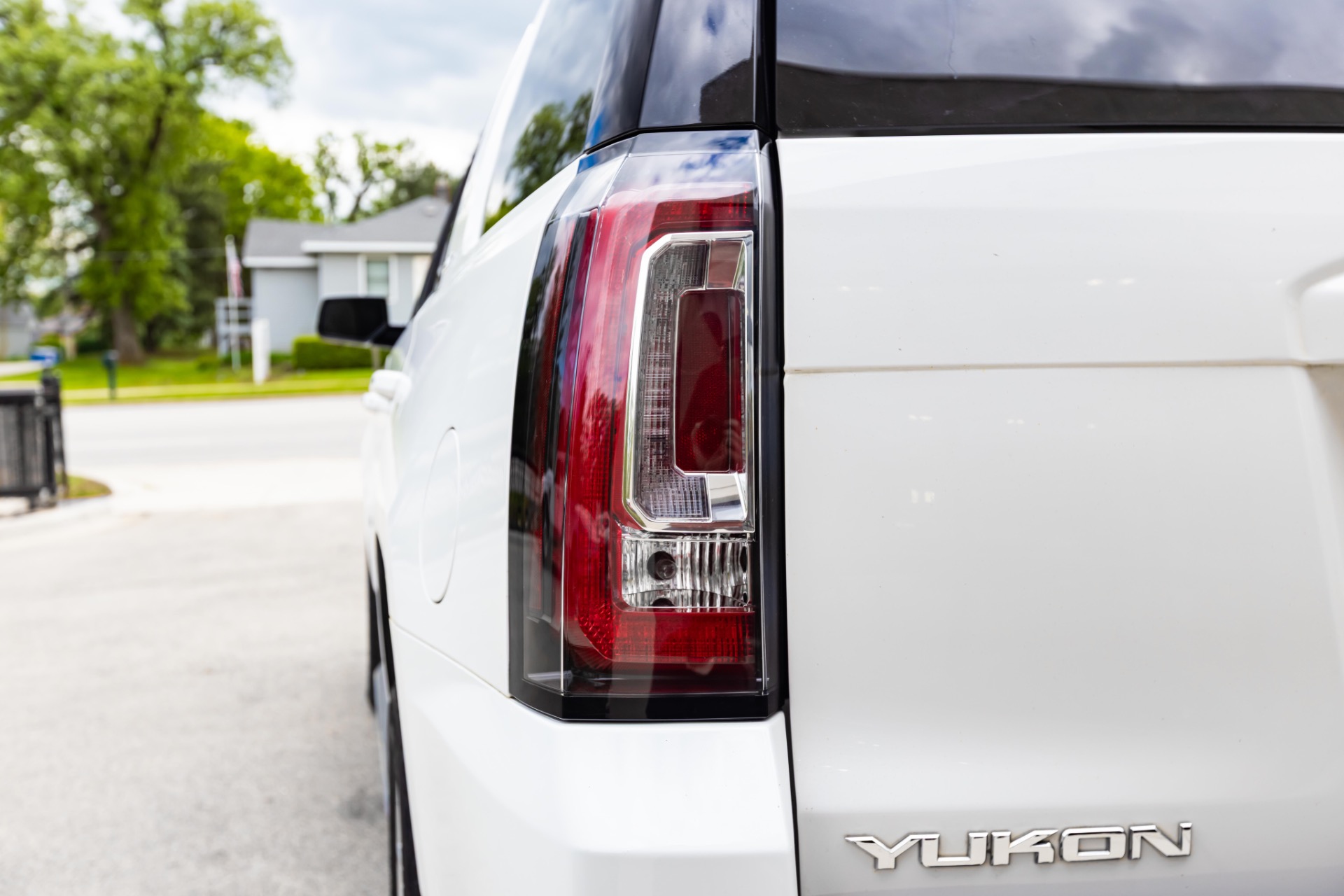 2016 GMC YUKON - Image 11