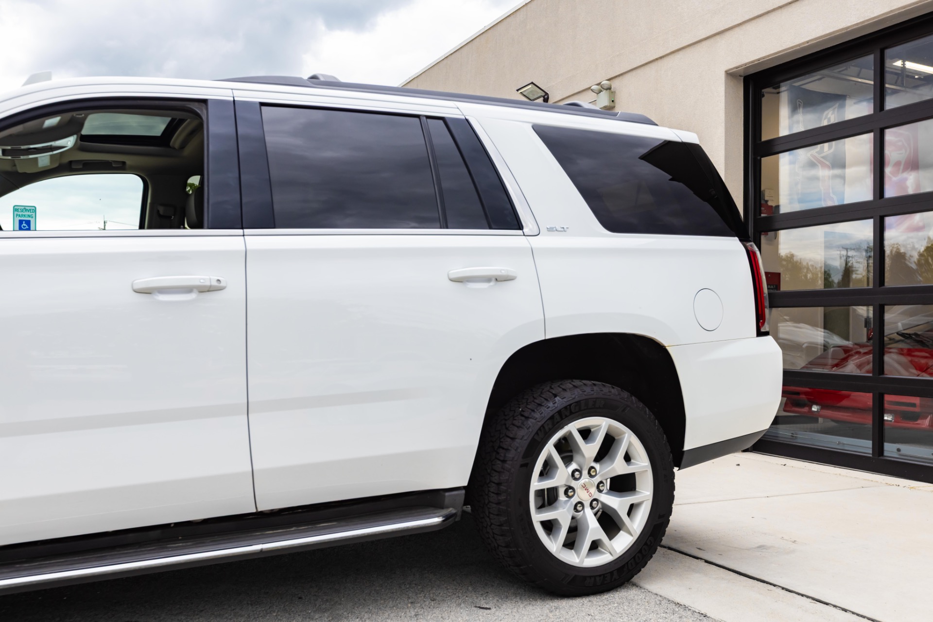 2016 GMC YUKON - Image 6