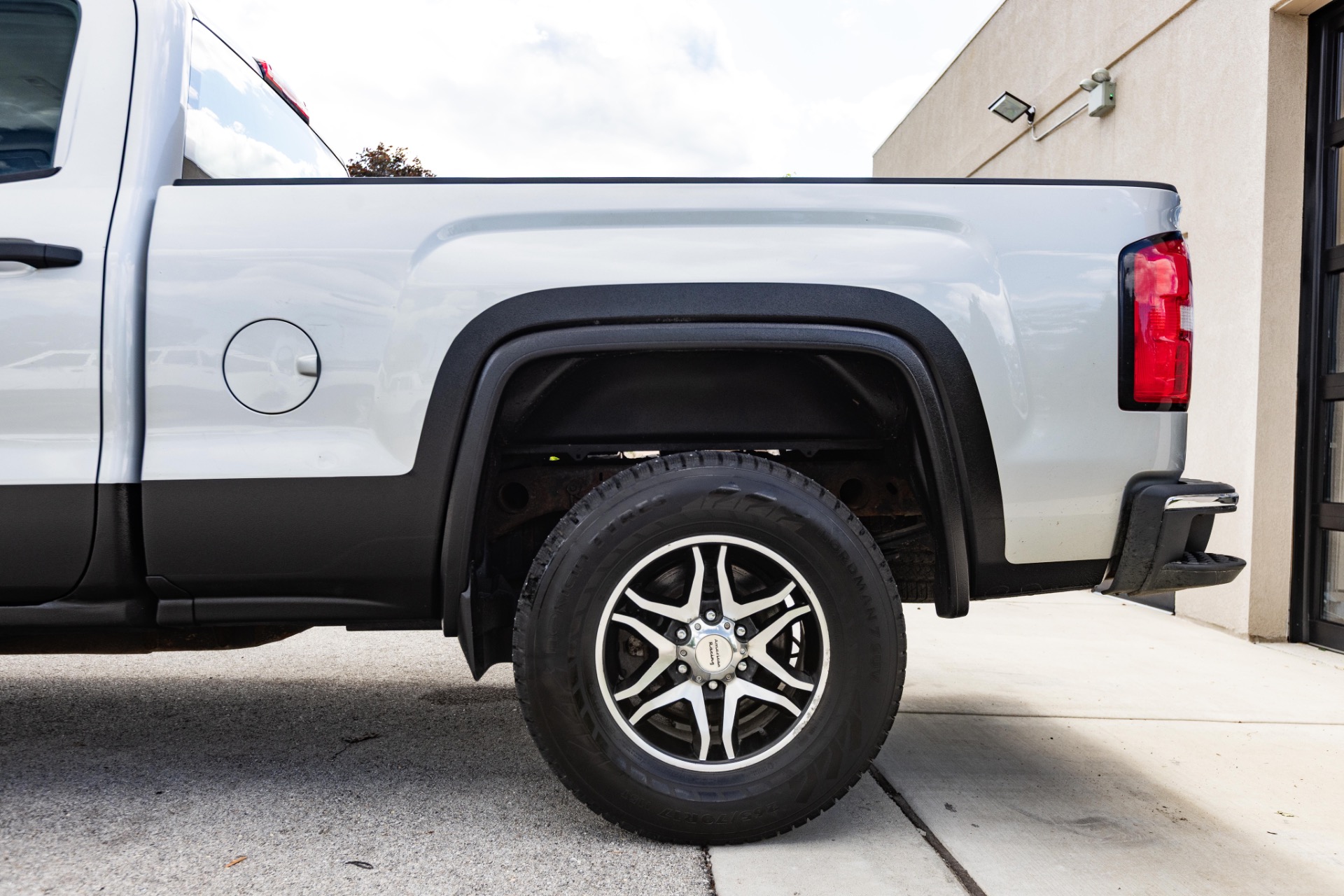 2017 GMC SIERRA - Image 8