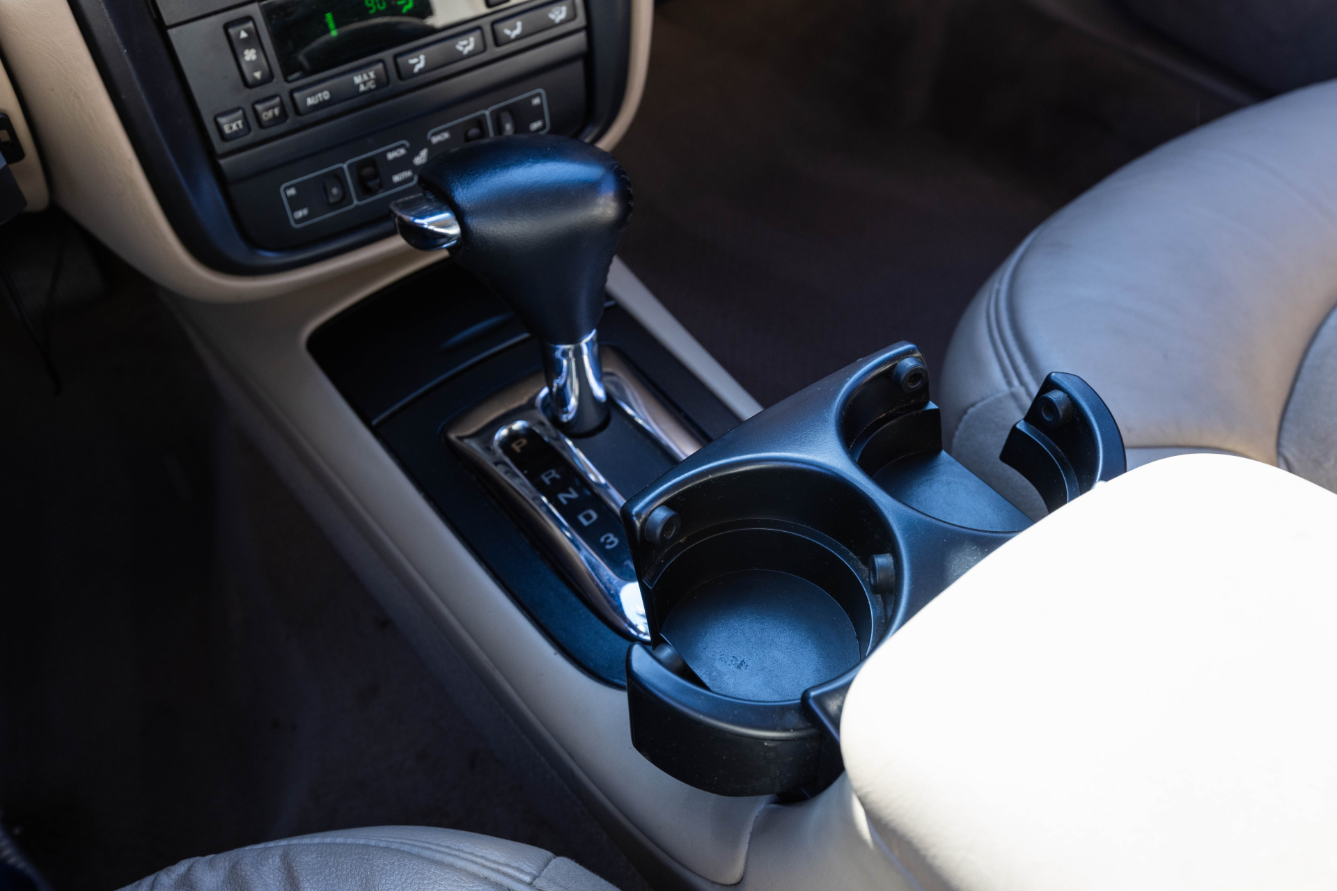 2002 LINCOLN CONTINENTAL - Image 24