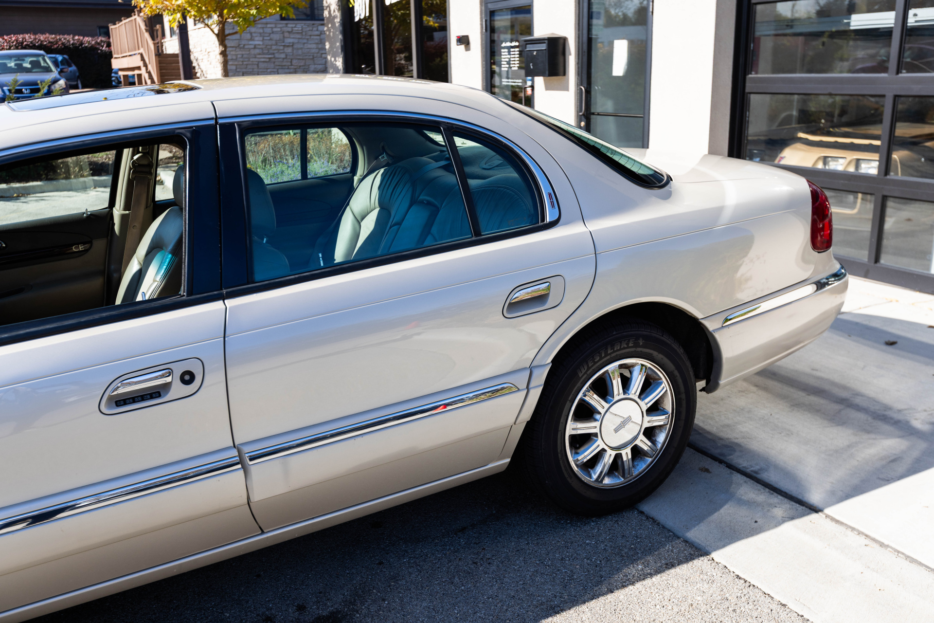 2002 LINCOLN CONTINENTAL - Image 5