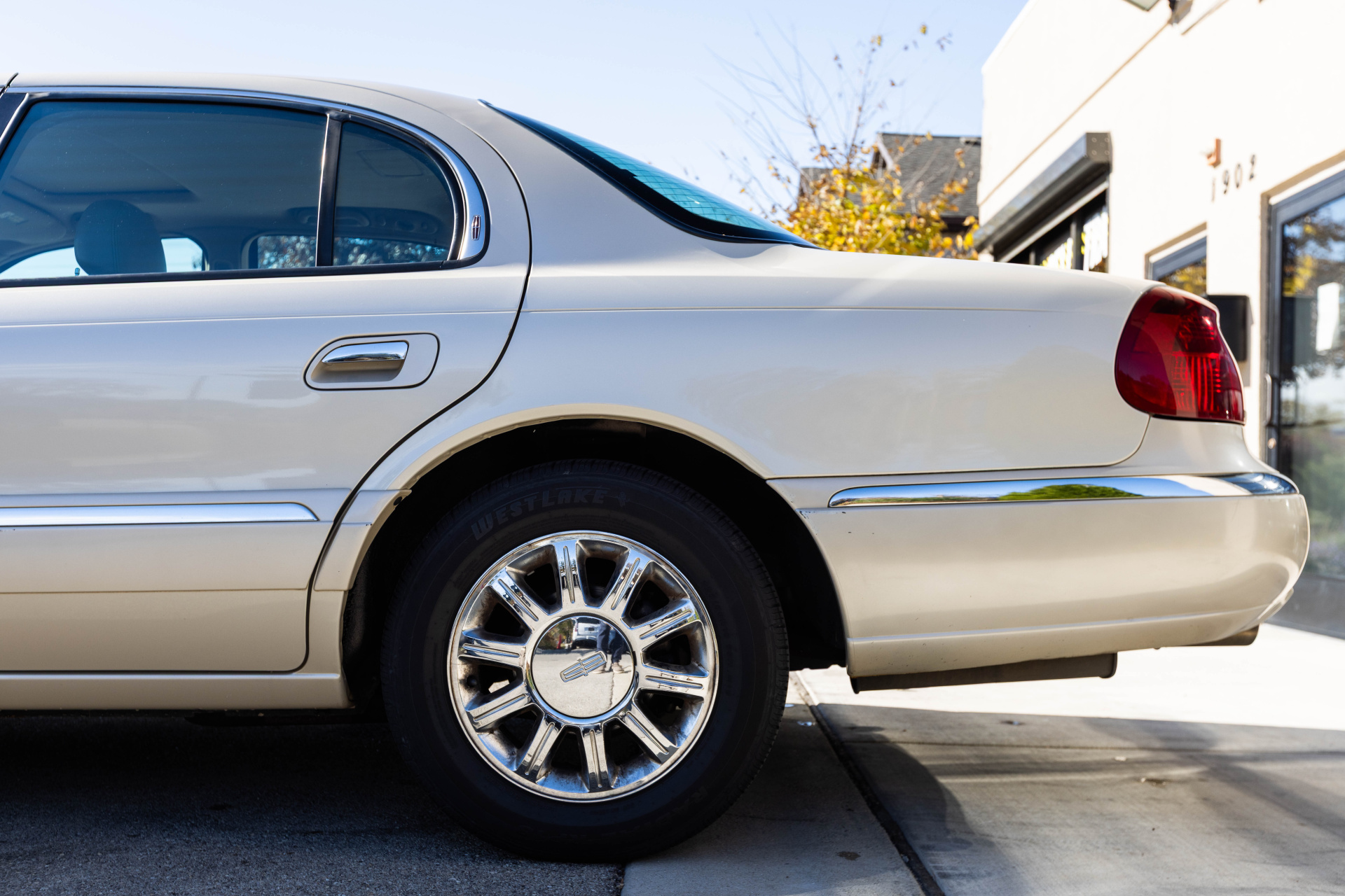 2002 LINCOLN CONTINENTAL - Image 6
