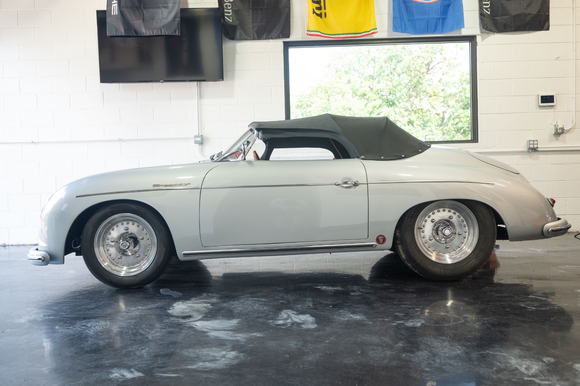 1957 PORSCHE 356 SPEEDSTER - Image 10