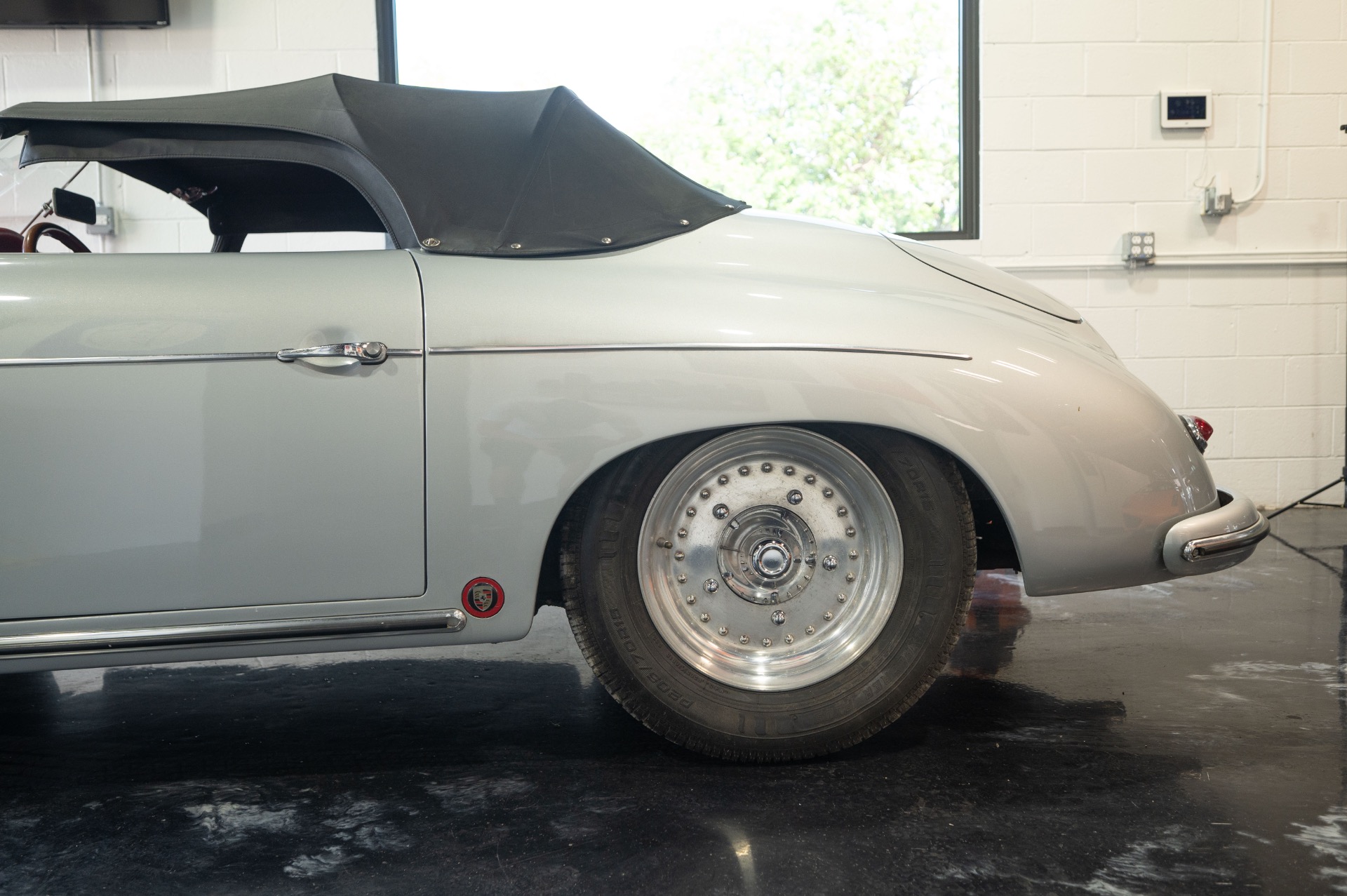 1957 PORSCHE 356 SPEEDSTER - Image 11