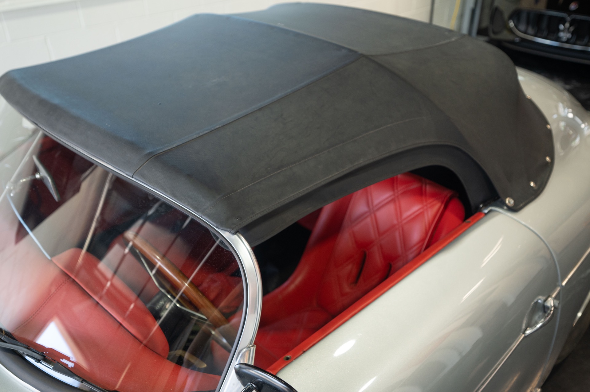 1957 PORSCHE 356 SPEEDSTER - Image 9