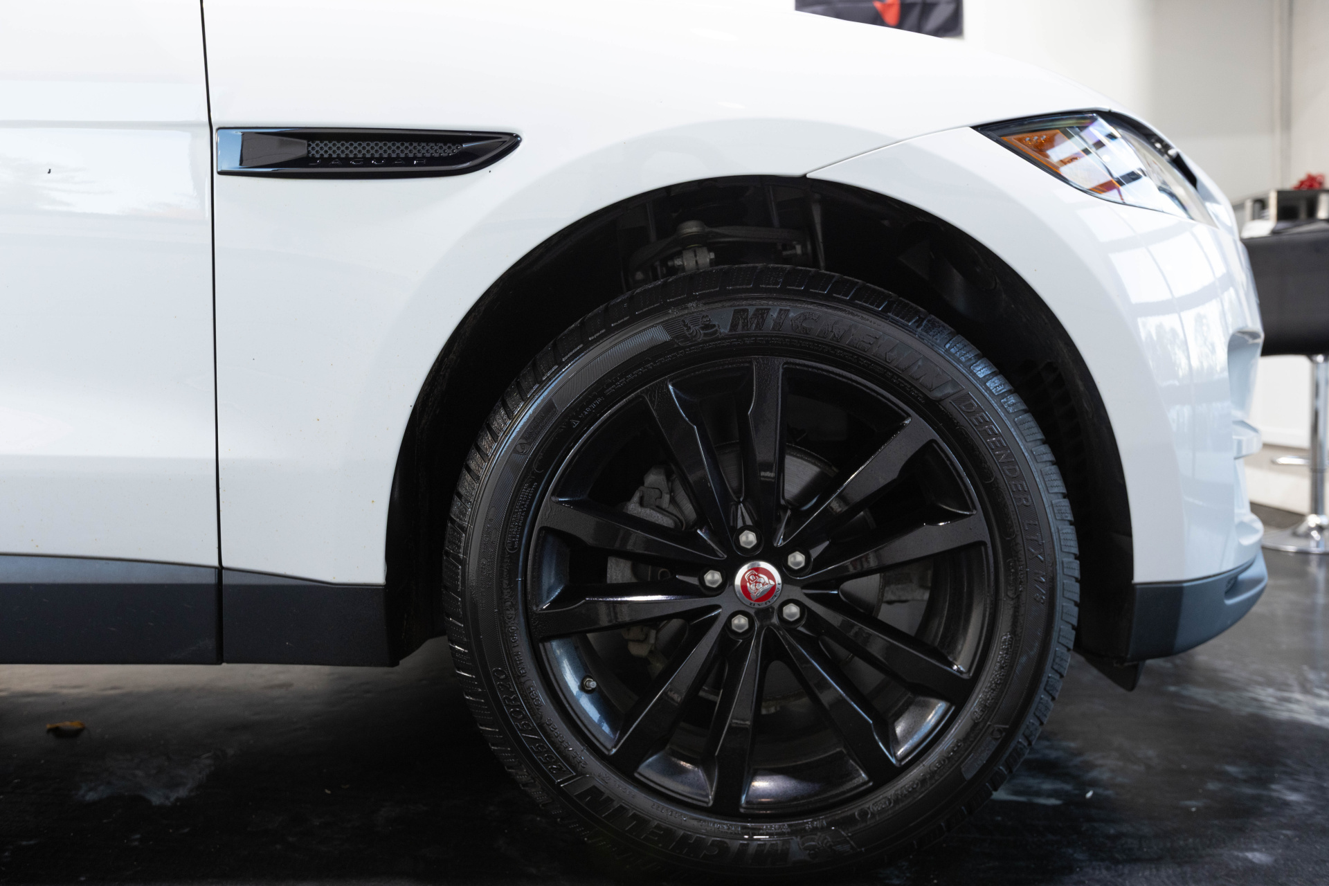 2018 JAGUAR F-PACE - Image 21