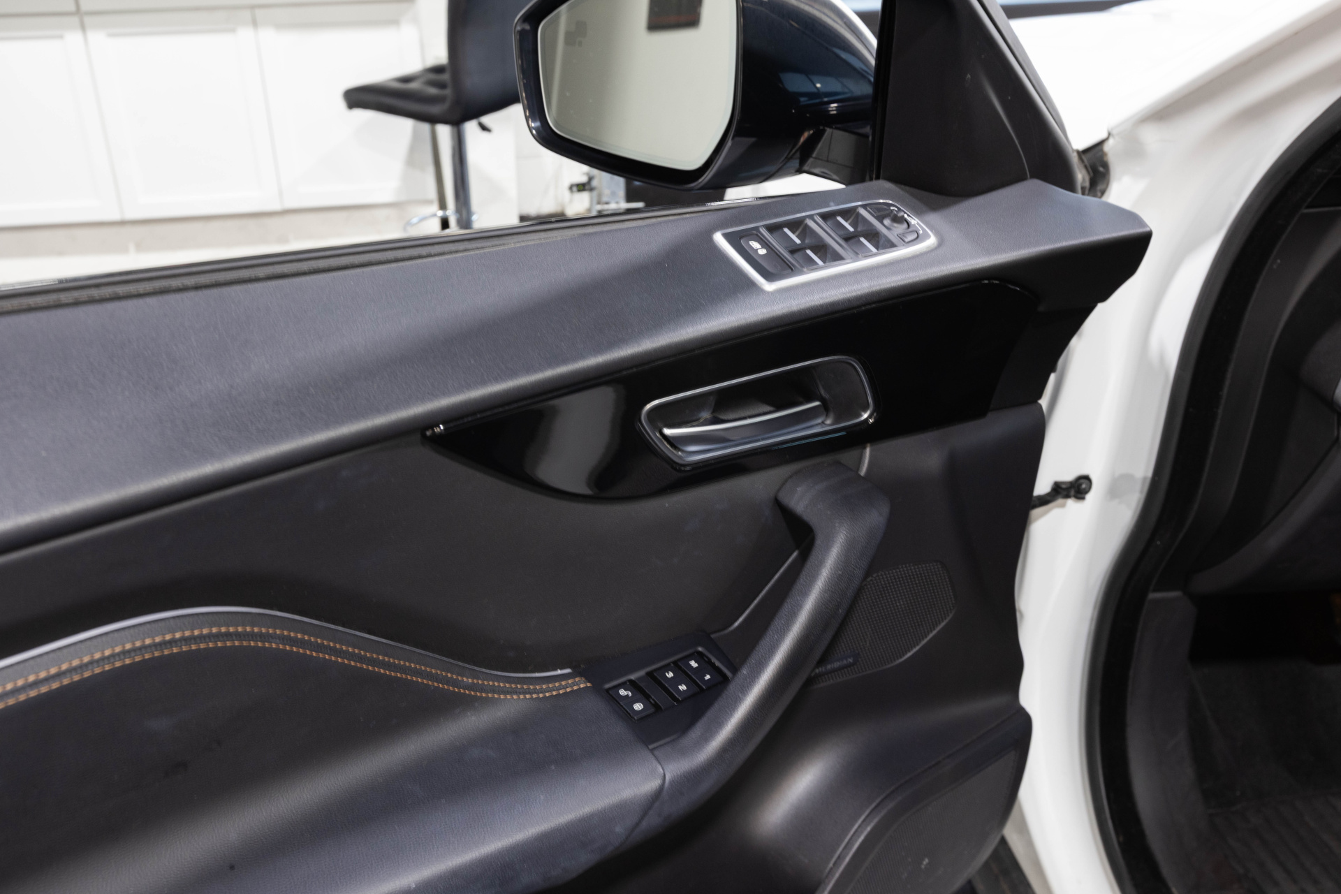 2018 JAGUAR F-PACE - Image 30