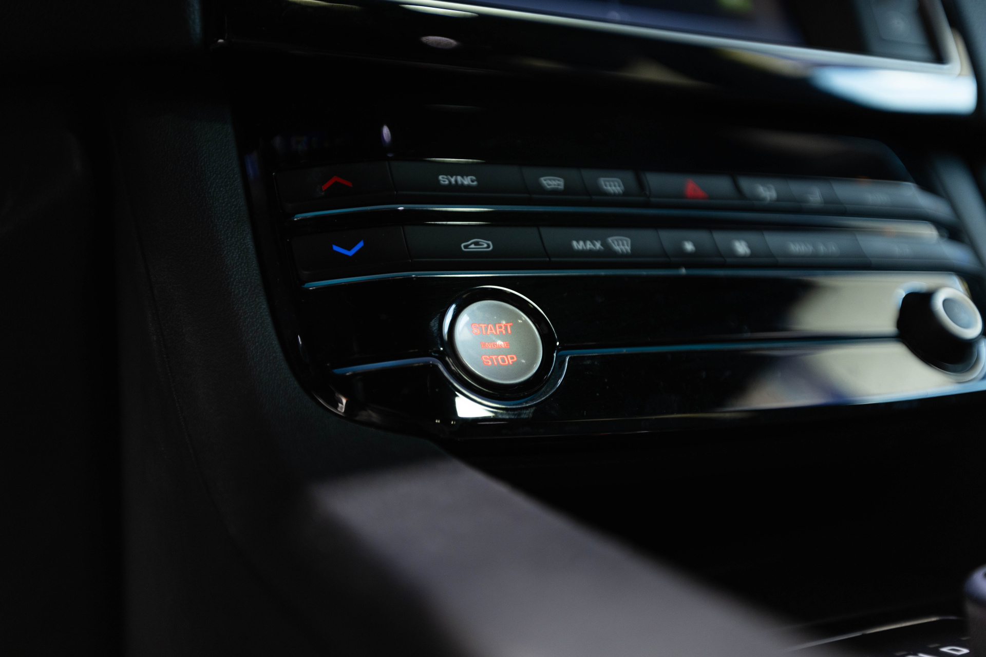 2018 JAGUAR F-PACE - Image 31