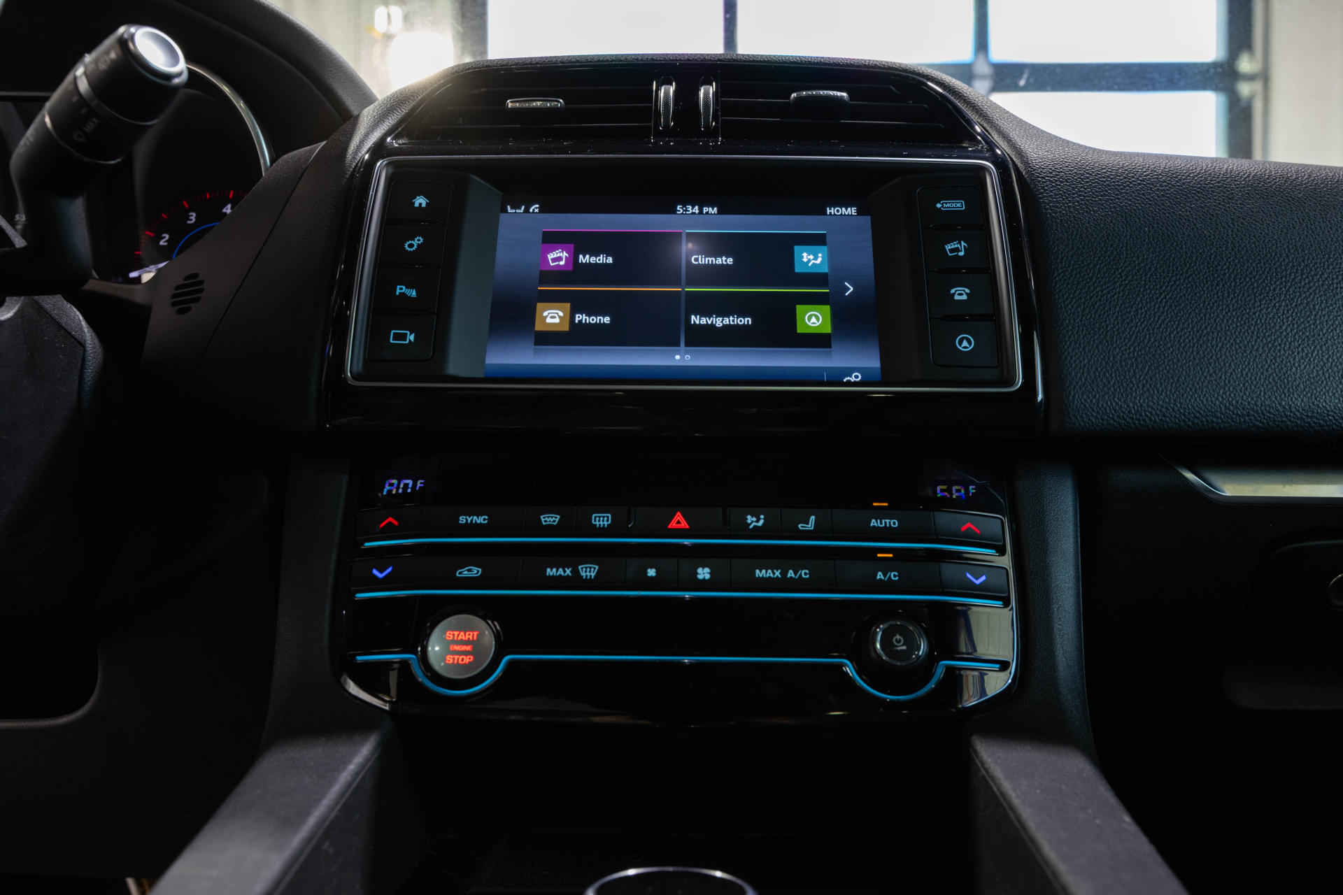 2018 JAGUAR F-PACE - Image 34