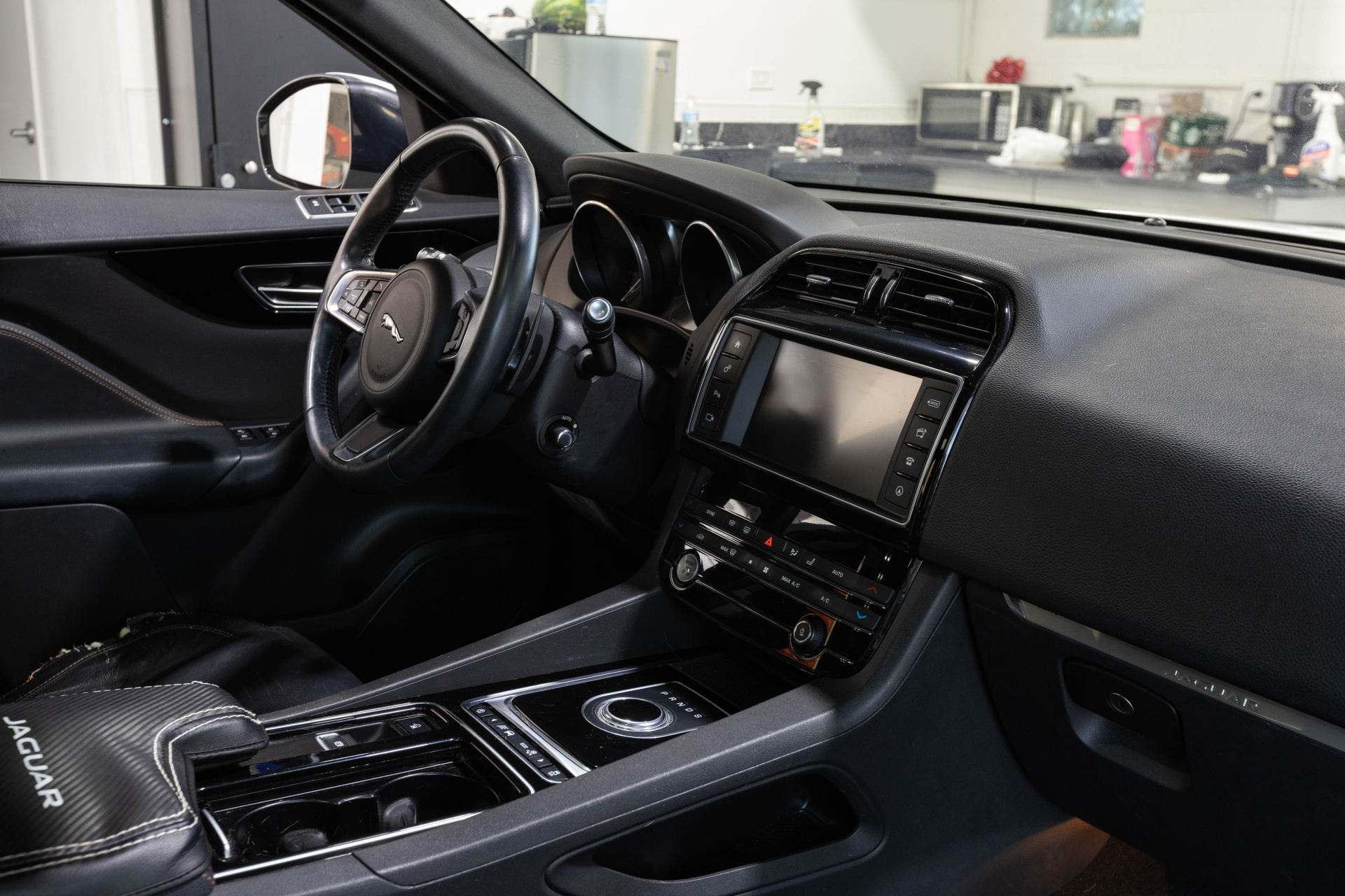 2018 JAGUAR F-PACE - Image 37