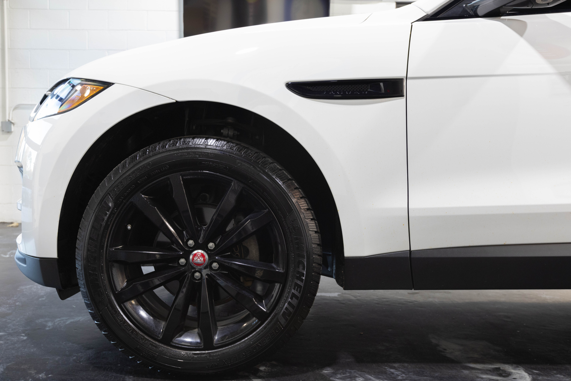 2018 JAGUAR F-PACE - Image 4