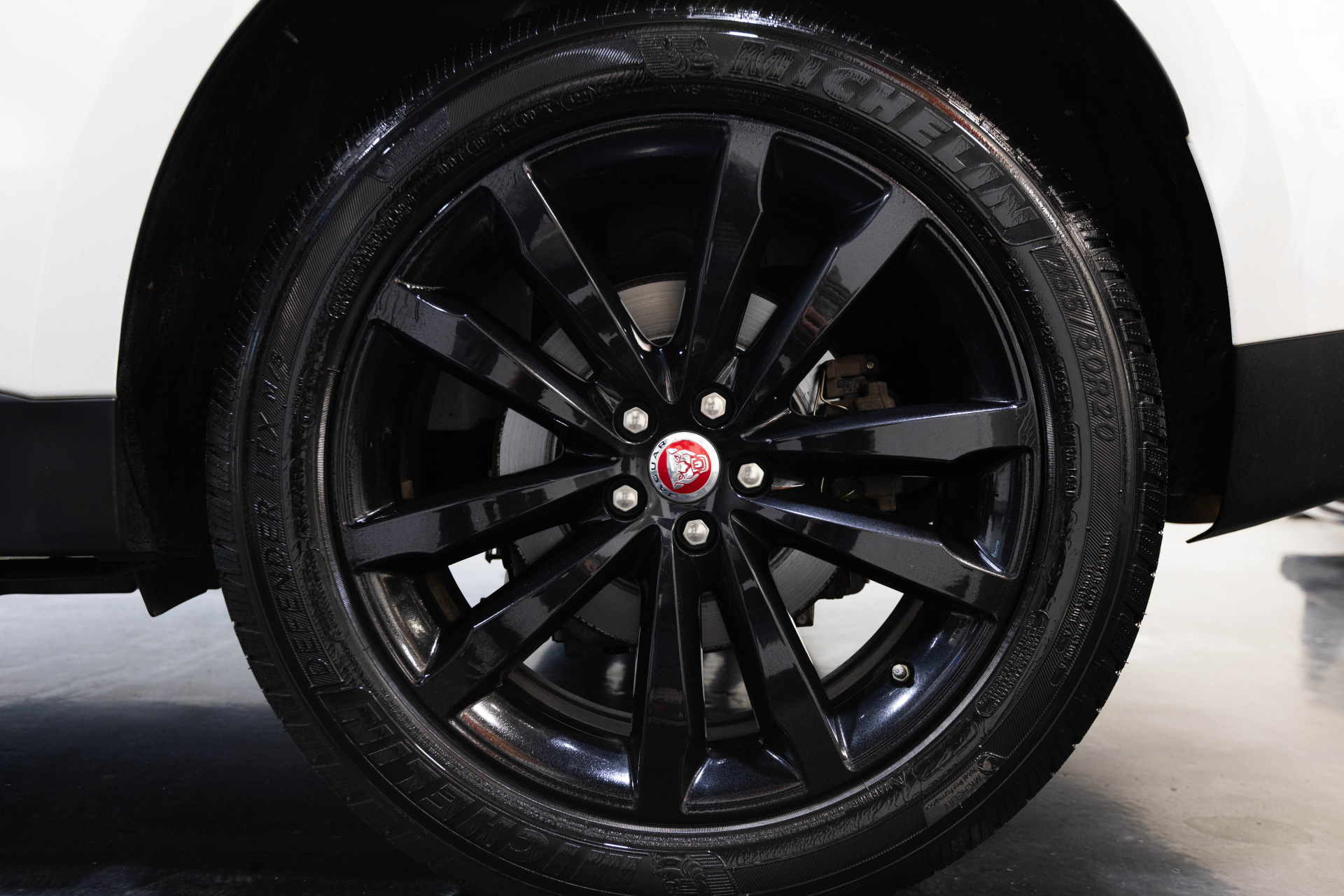 2018 JAGUAR F-PACE - Image 9