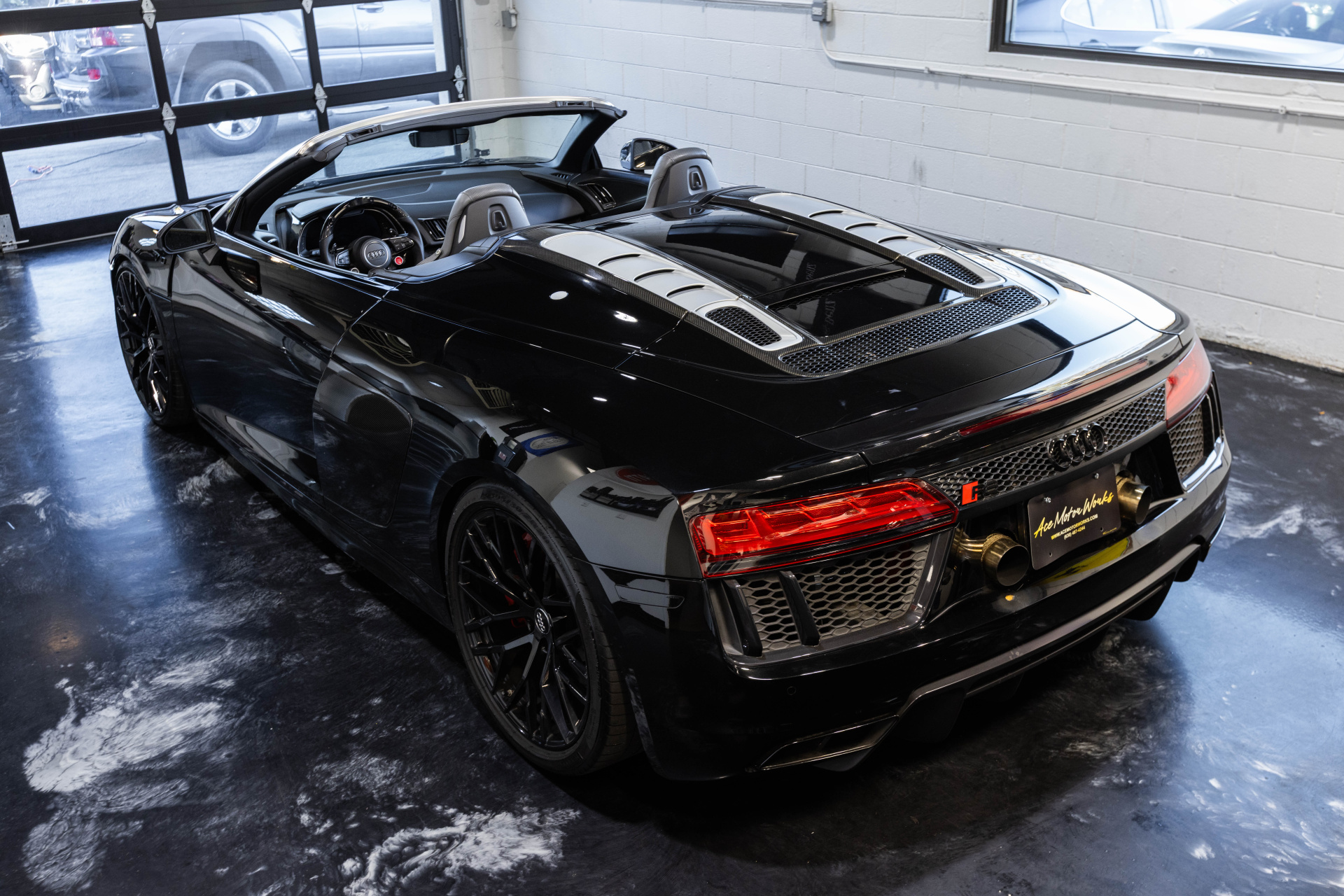 2017 AUDI R8 - Image 14