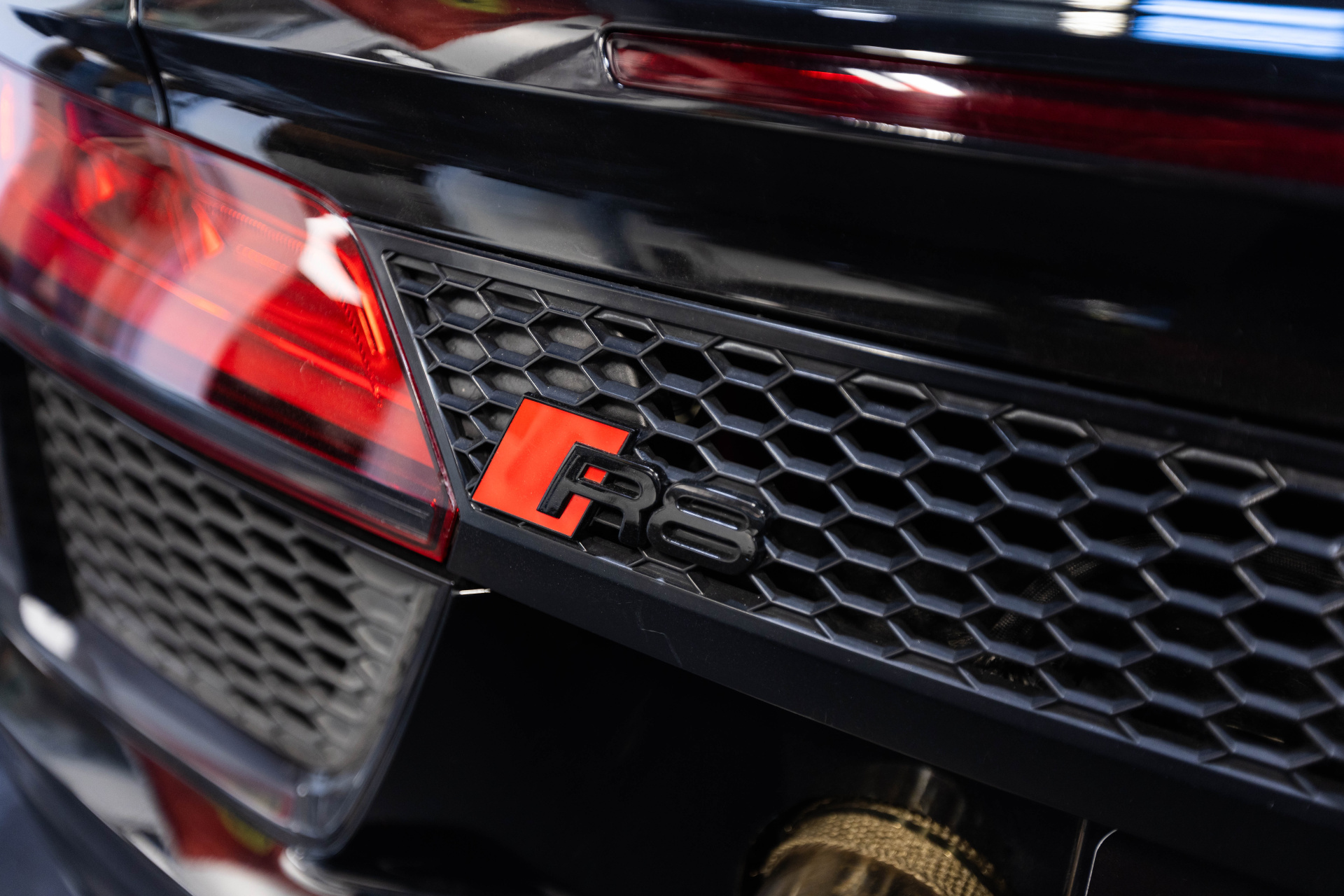 2017 AUDI R8 - Image 18