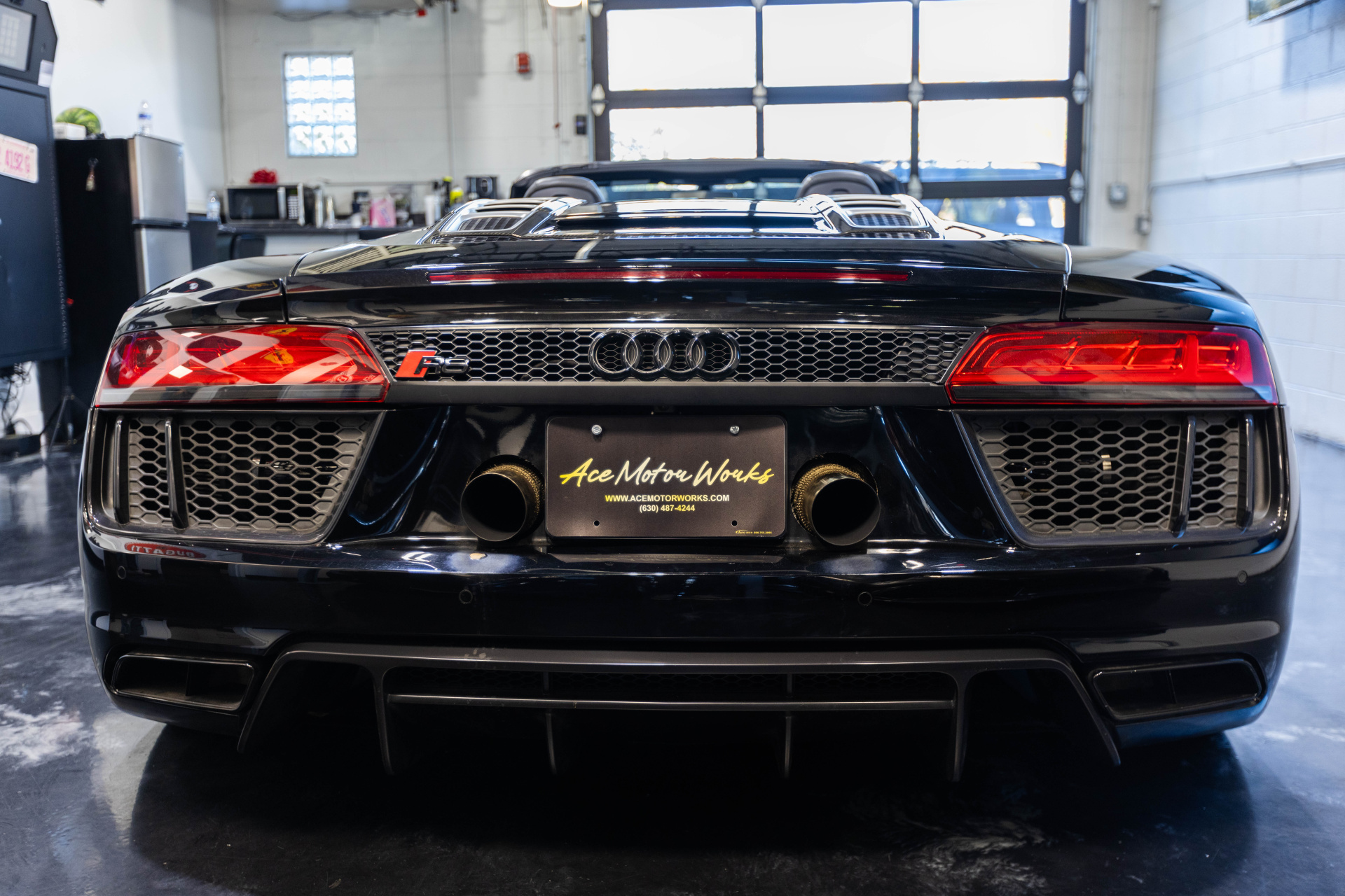 2017 AUDI R8 - Image 19