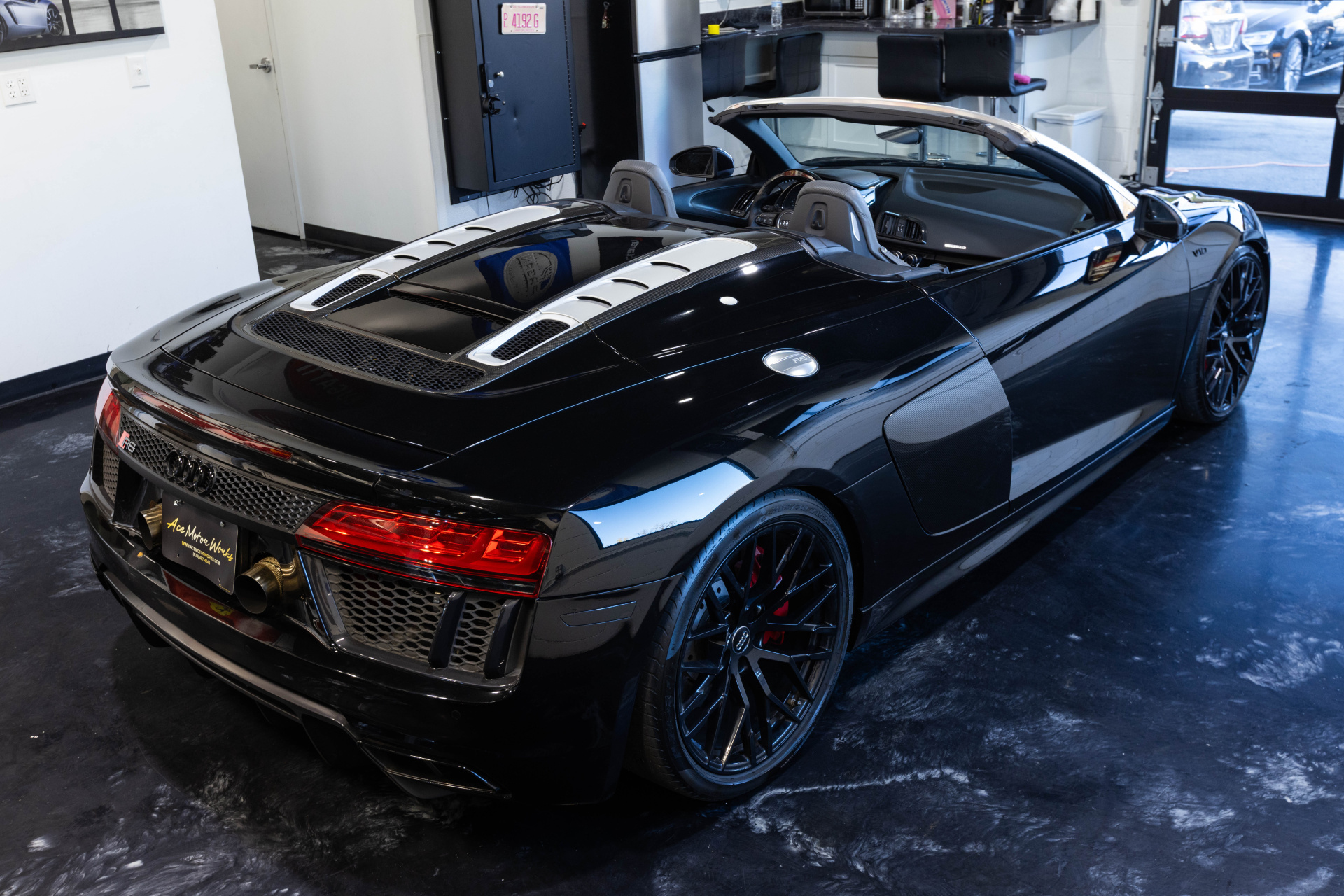 2017 AUDI R8 - Image 21