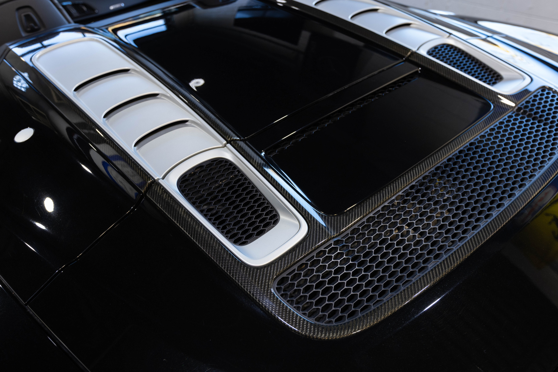 2017 AUDI R8 - Image 23