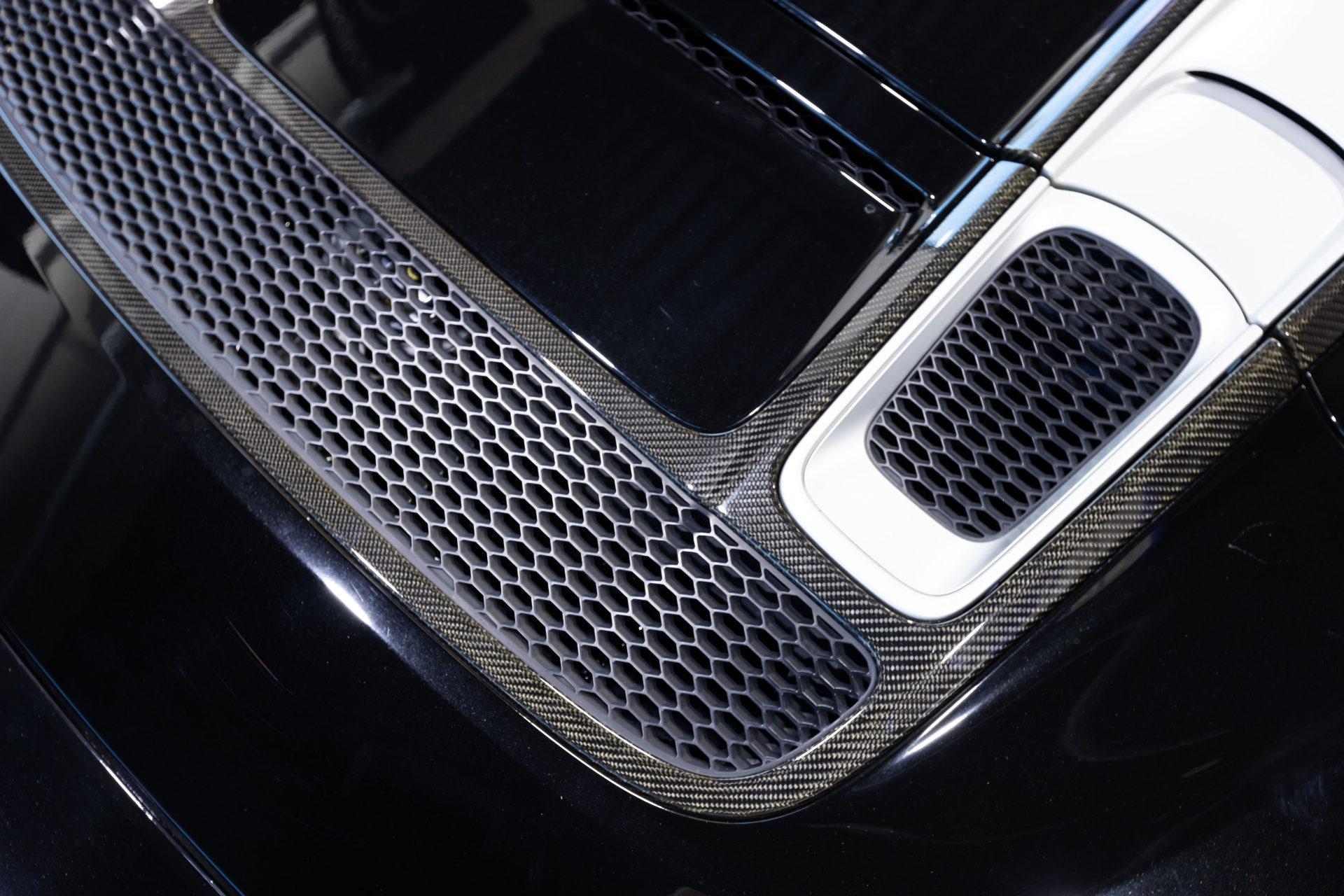 2017 AUDI R8 - Image 25