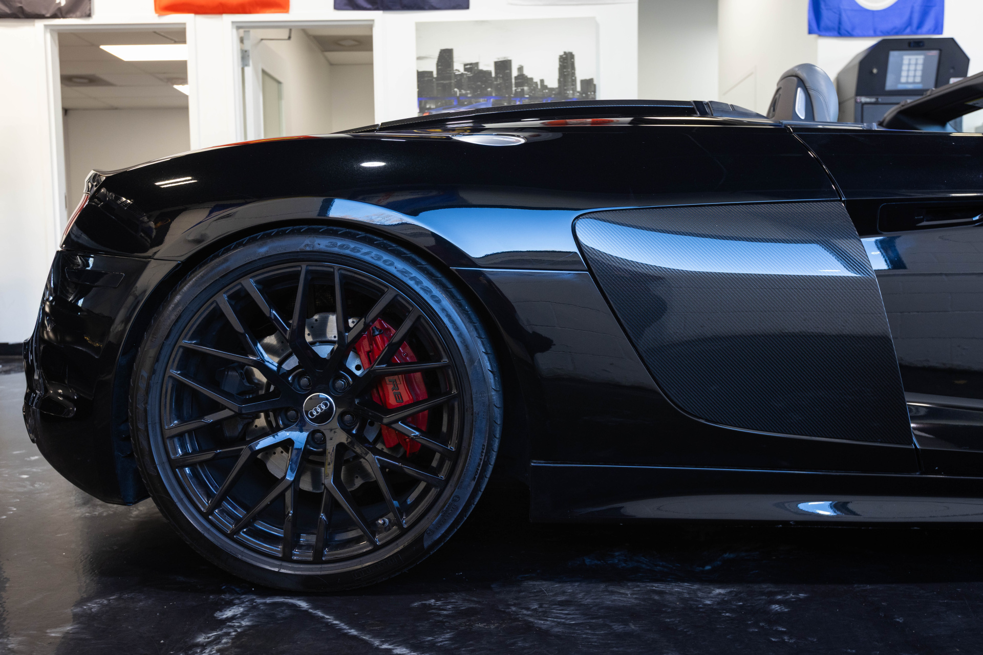 2017 AUDI R8 - Image 27