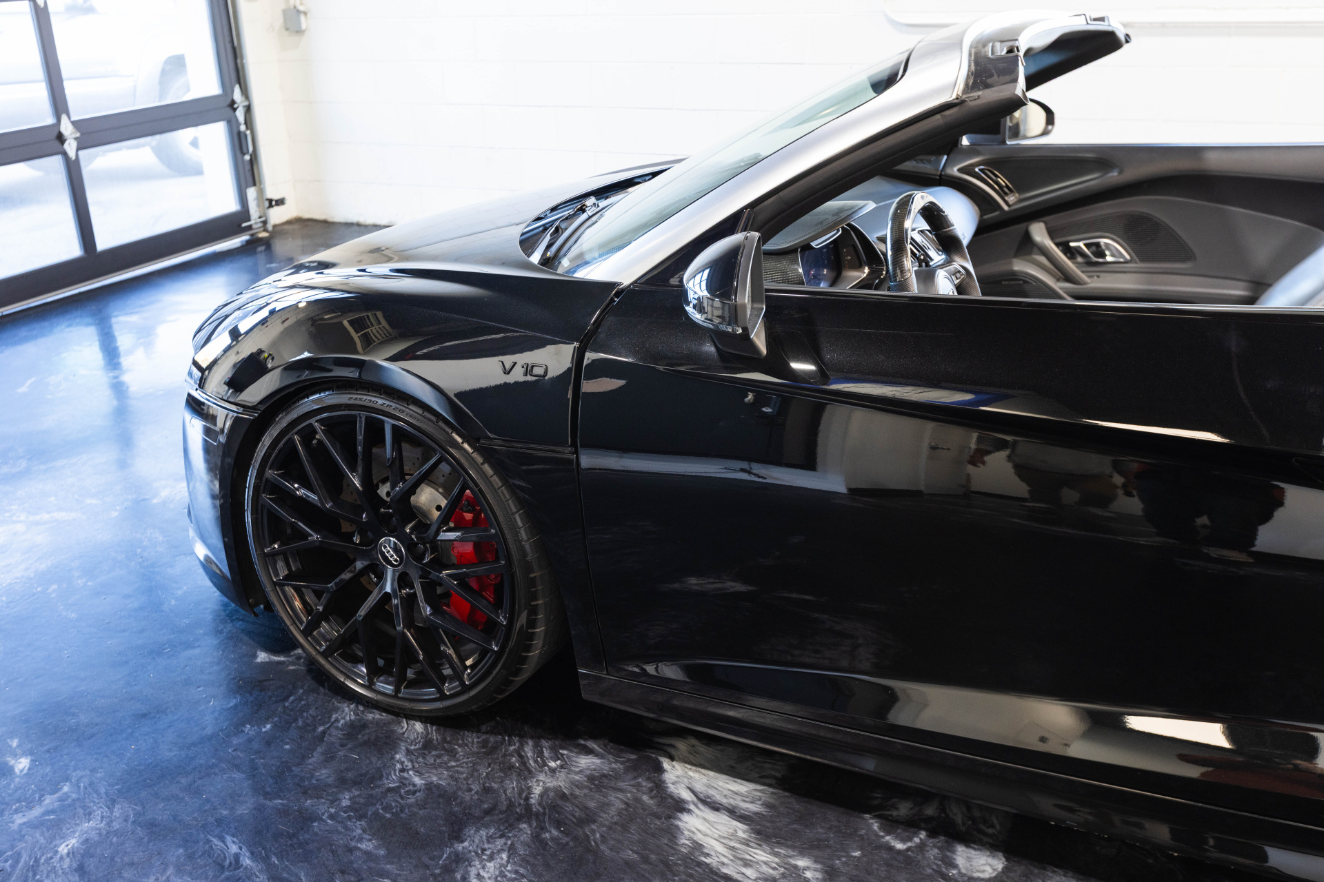 2017 AUDI R8 - Image 3