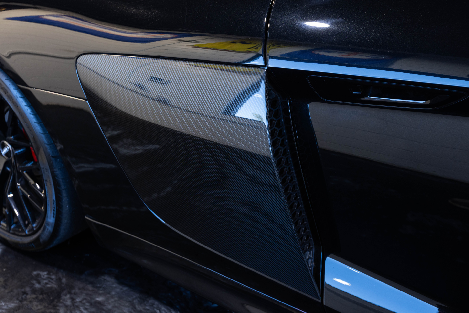 2017 AUDI R8 - Image 31