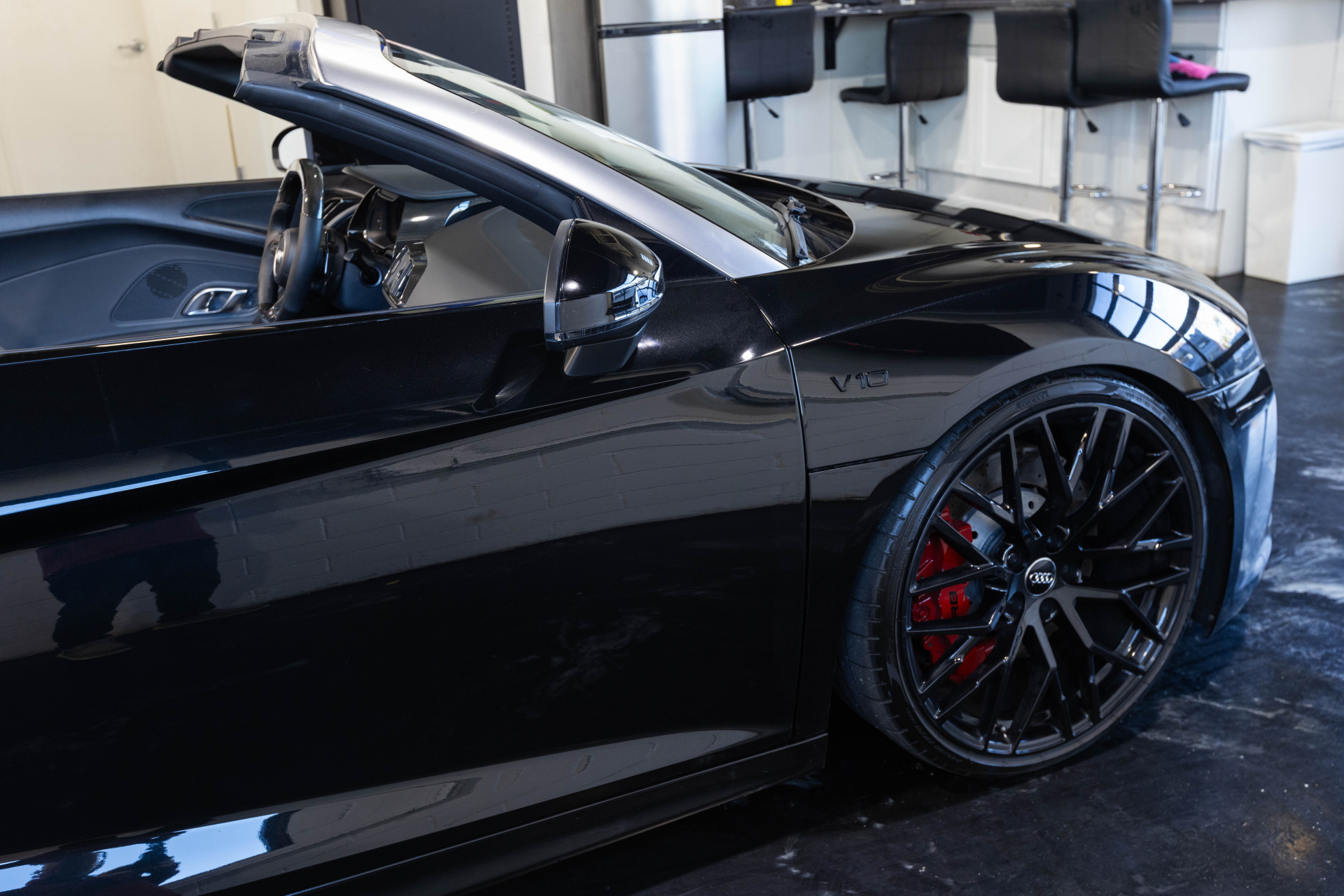 2017 AUDI R8 - Image 32