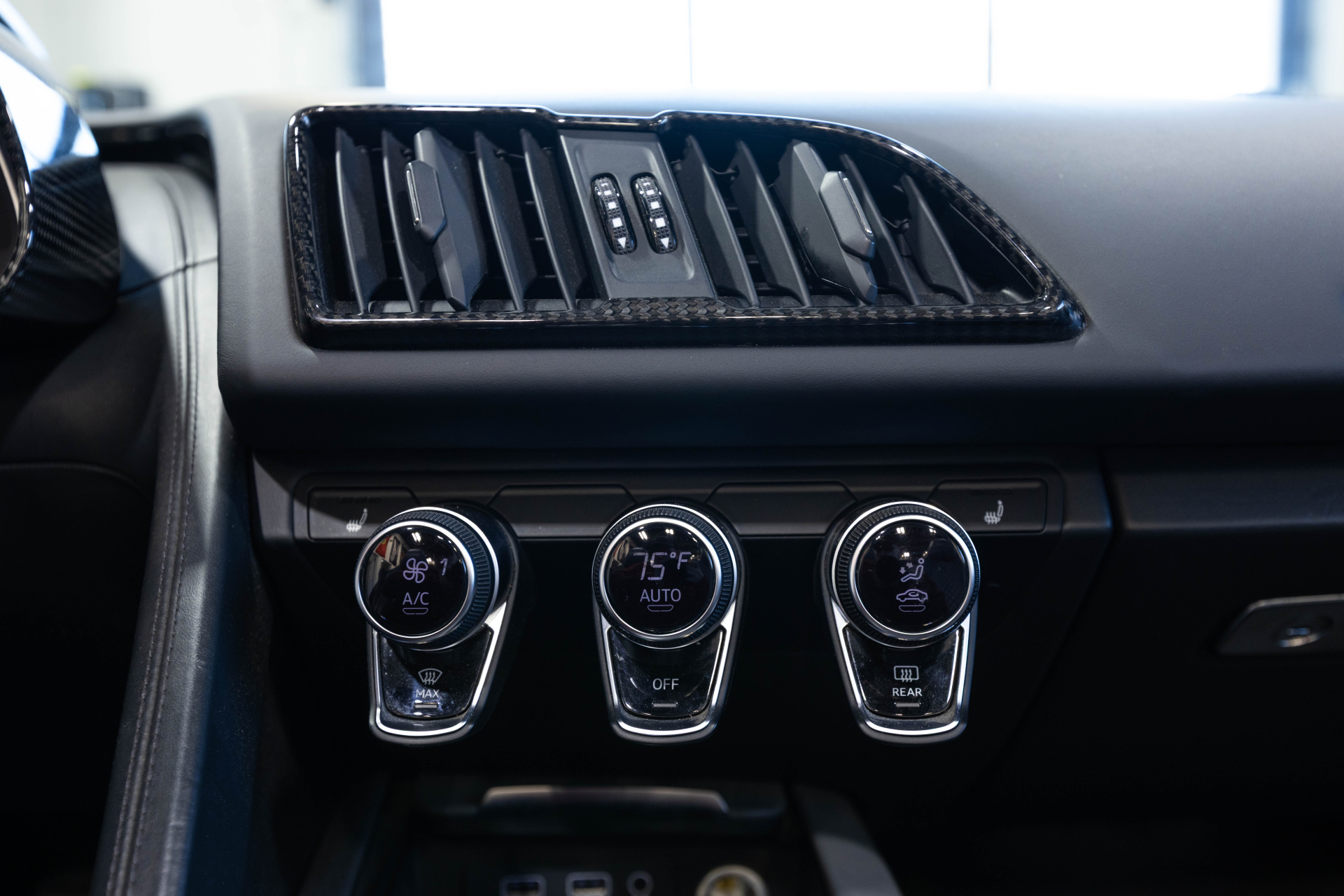 2017 AUDI R8 - Image 64