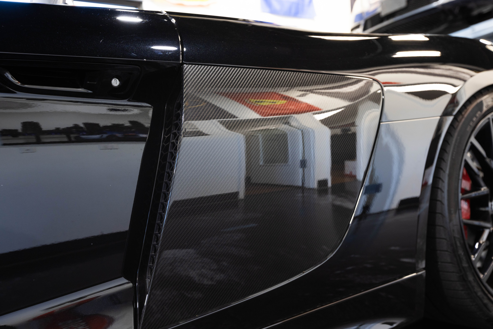 2017 AUDI R8 - Image 9