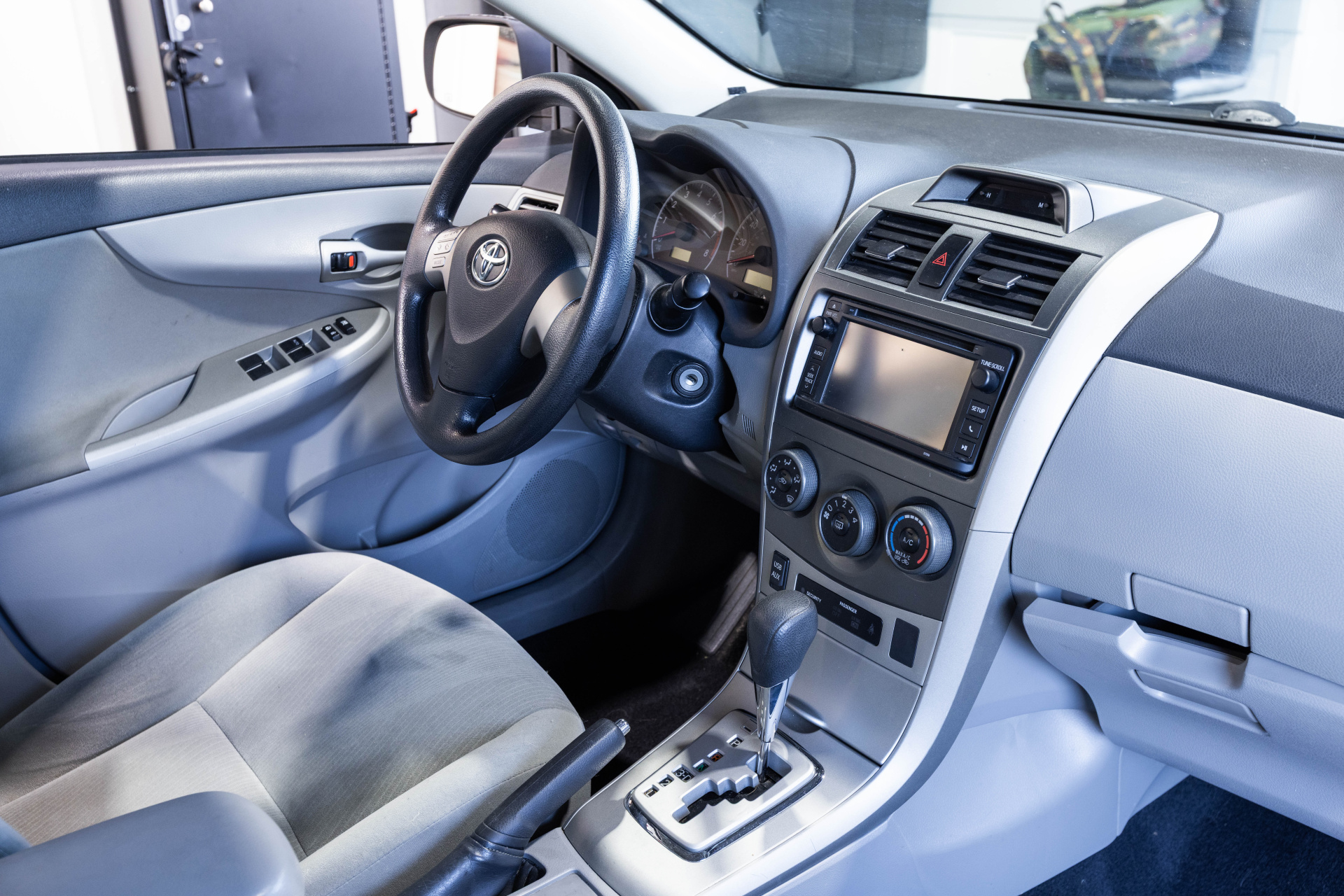 2013 TOYOTA COROLLA - Image 30