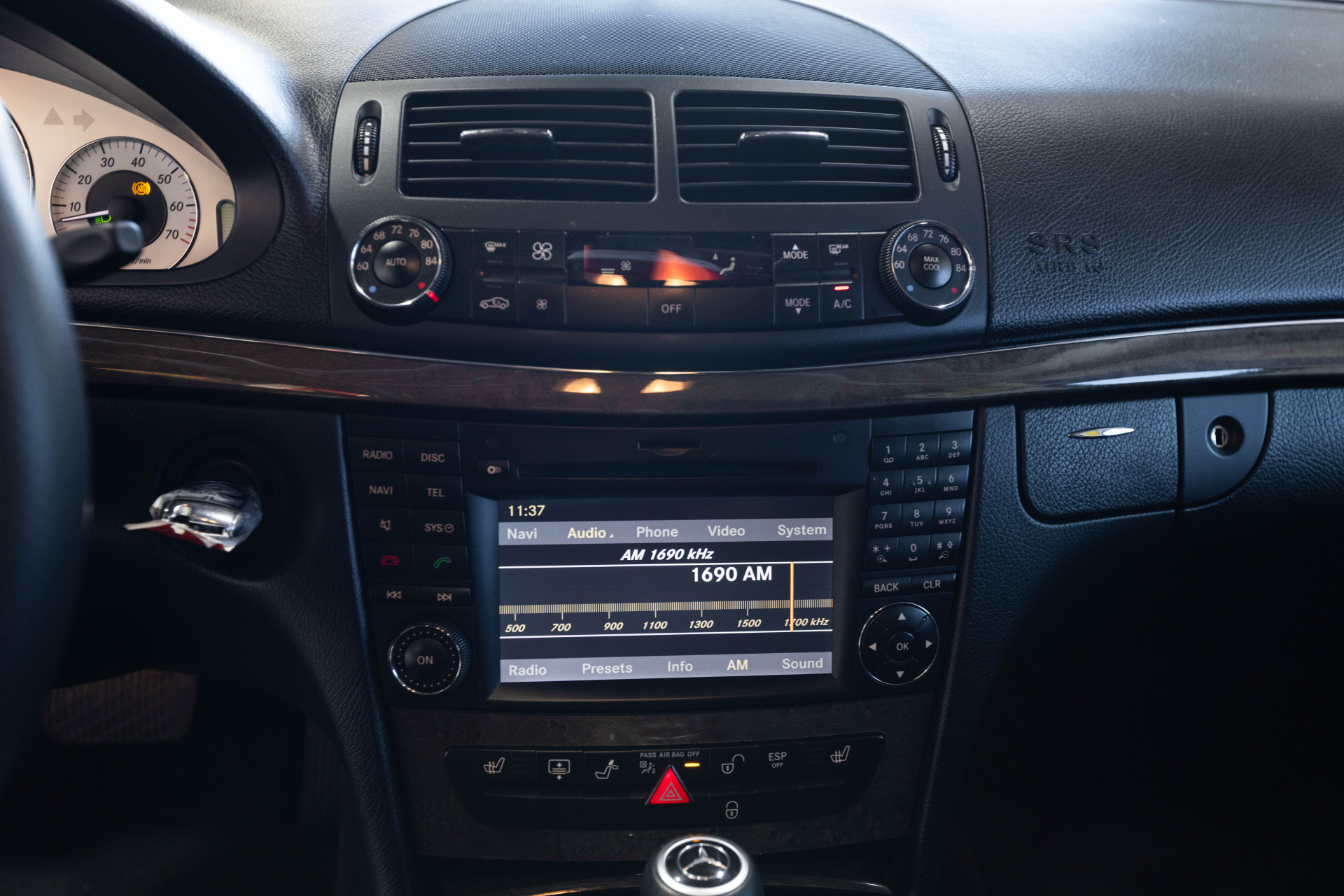 2009 MERCEDES-BENZ E-CLASS - Image 30