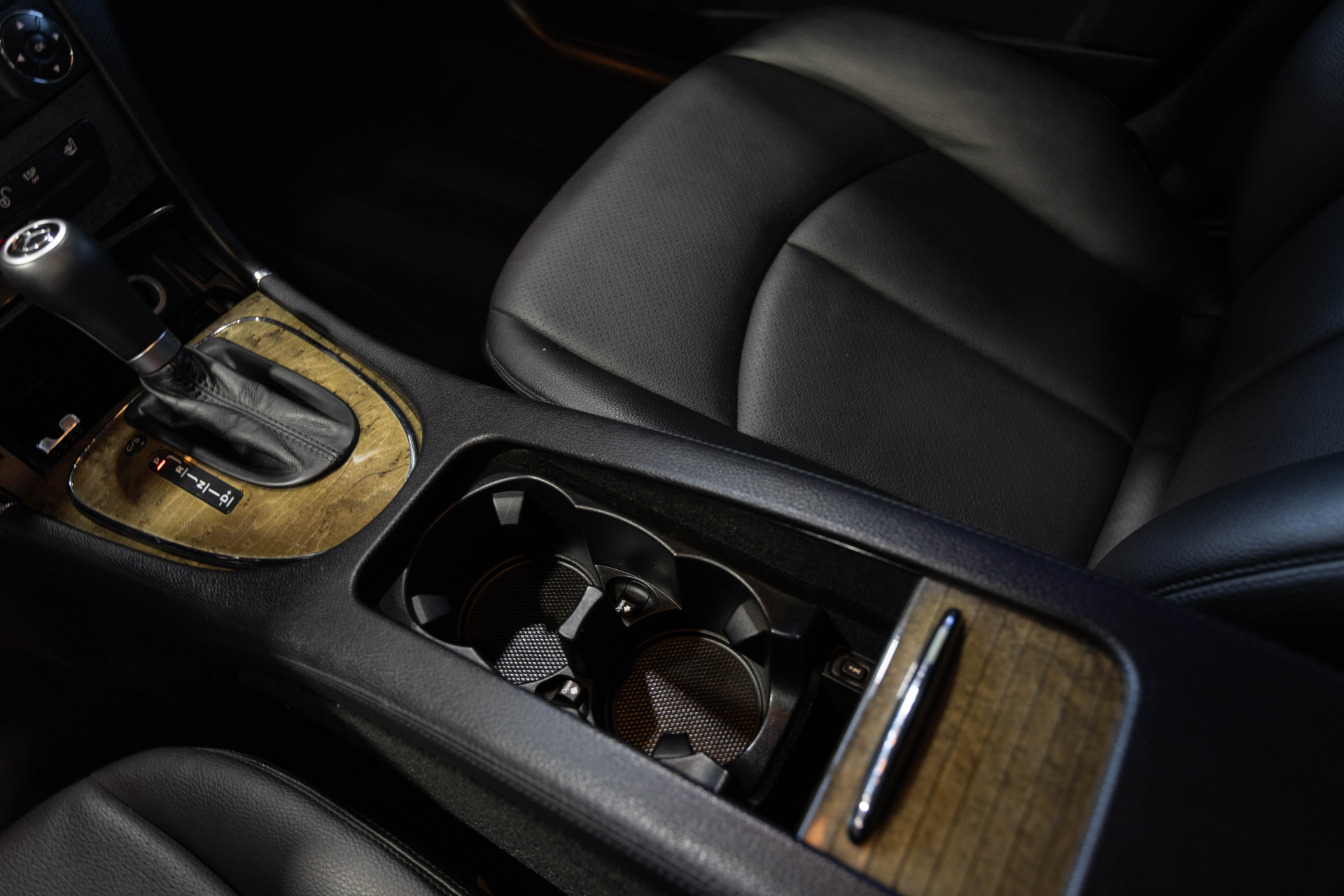 2009 MERCEDES-BENZ E-CLASS - Image 32