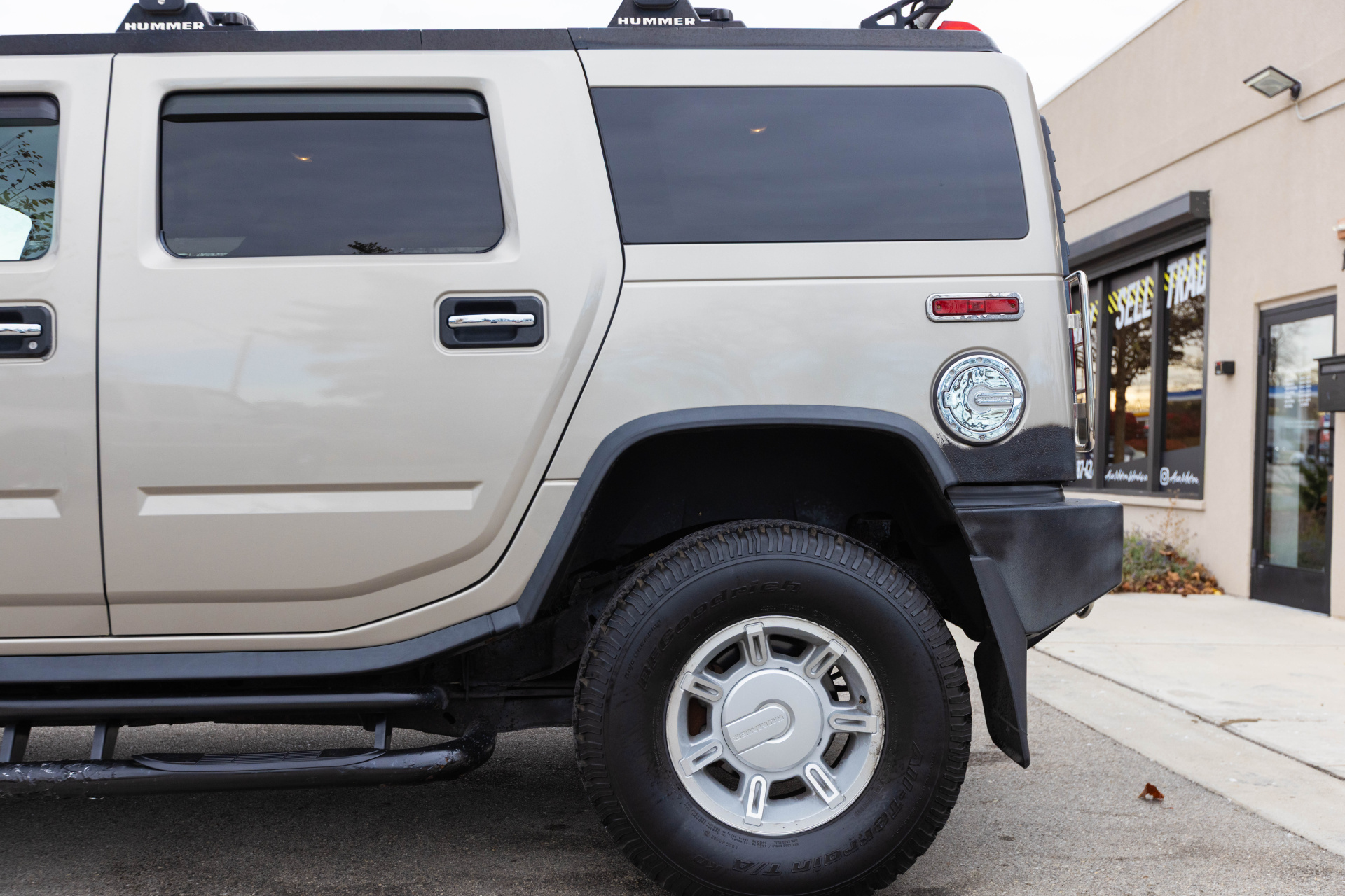 2005 HUMMER H2 - Image 10