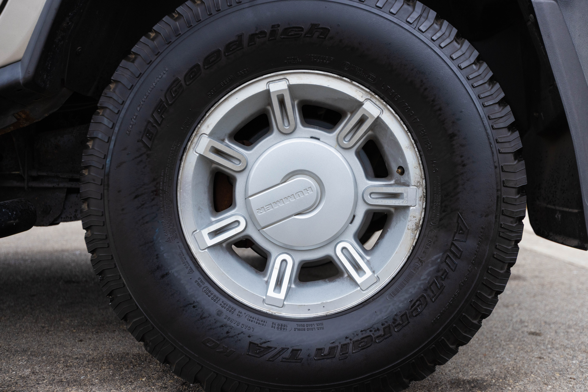 2005 HUMMER H2 - Image 11