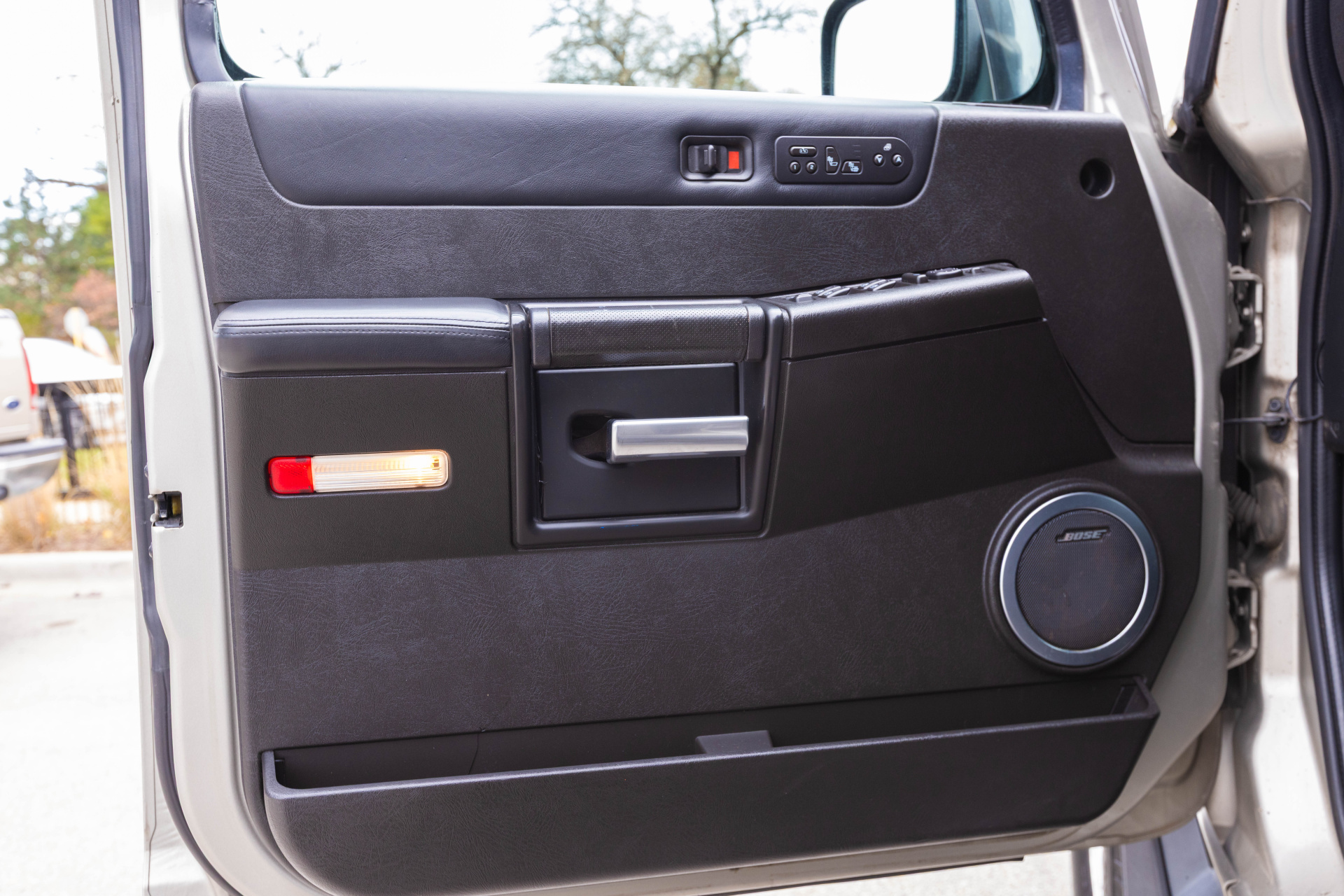 2005 HUMMER H2 - Image 28