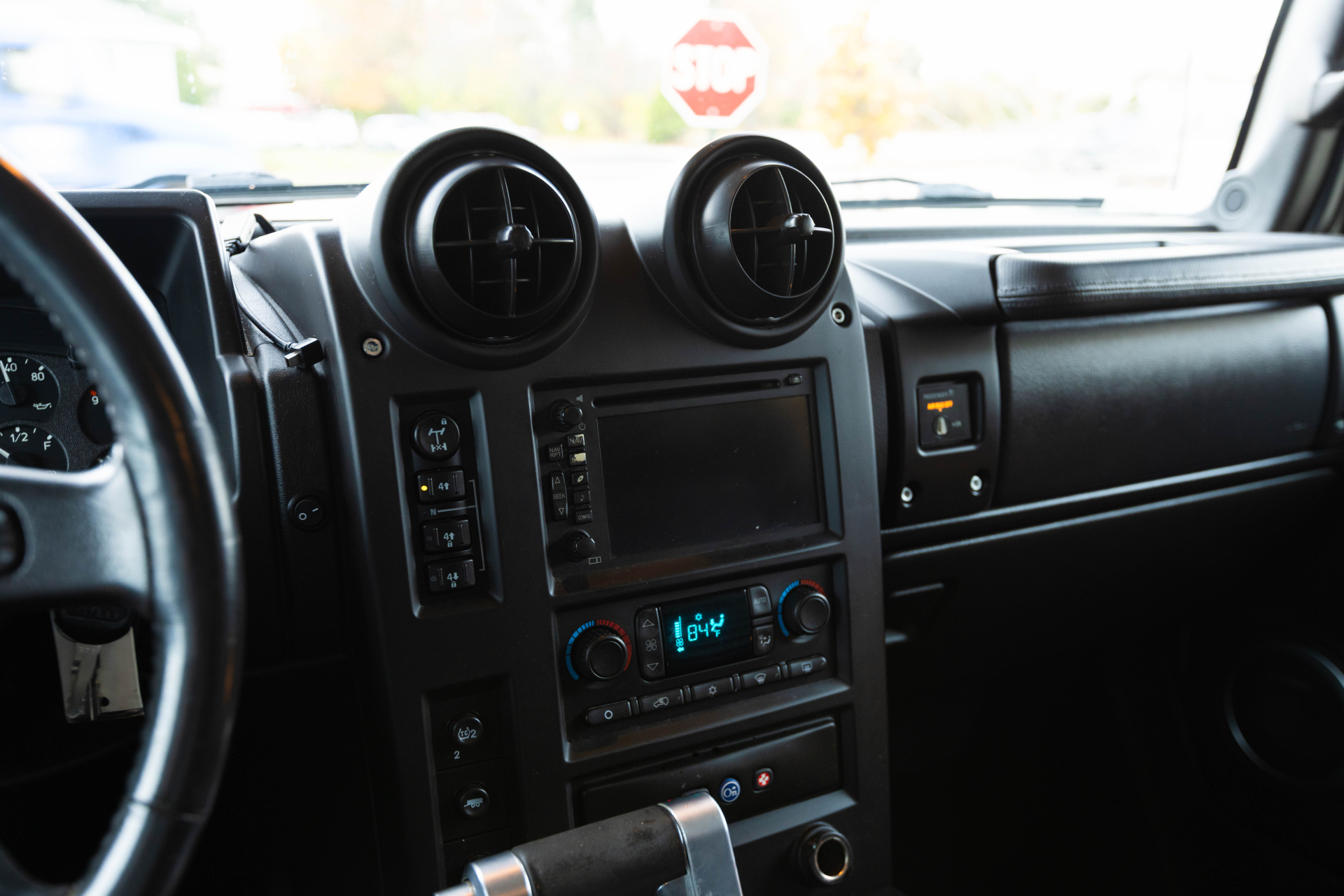 2005 HUMMER H2 - Image 31