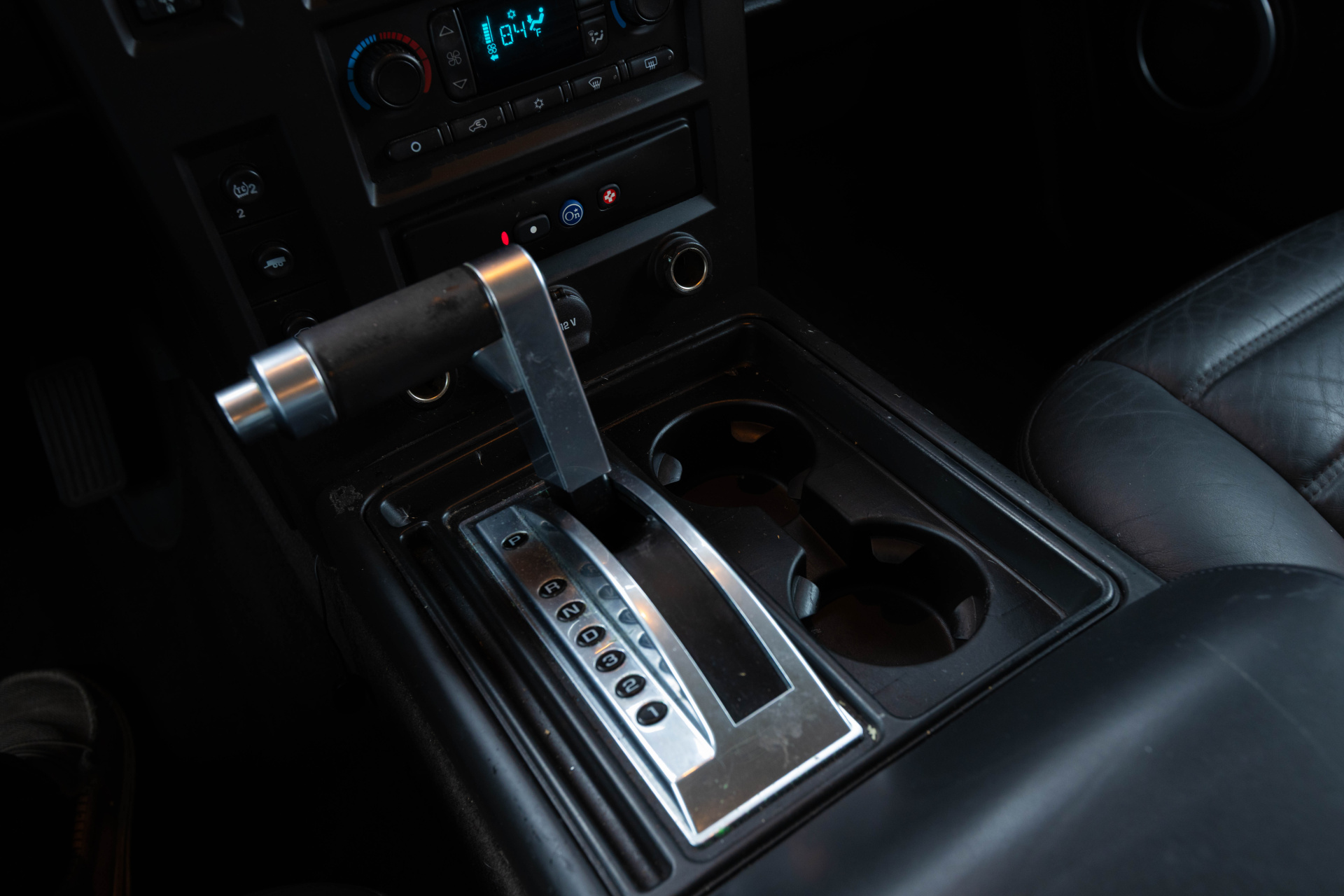 2005 HUMMER H2 - Image 33