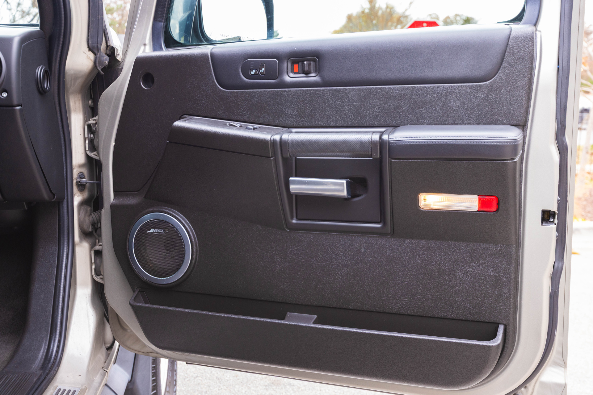 2005 HUMMER H2 - Image 37