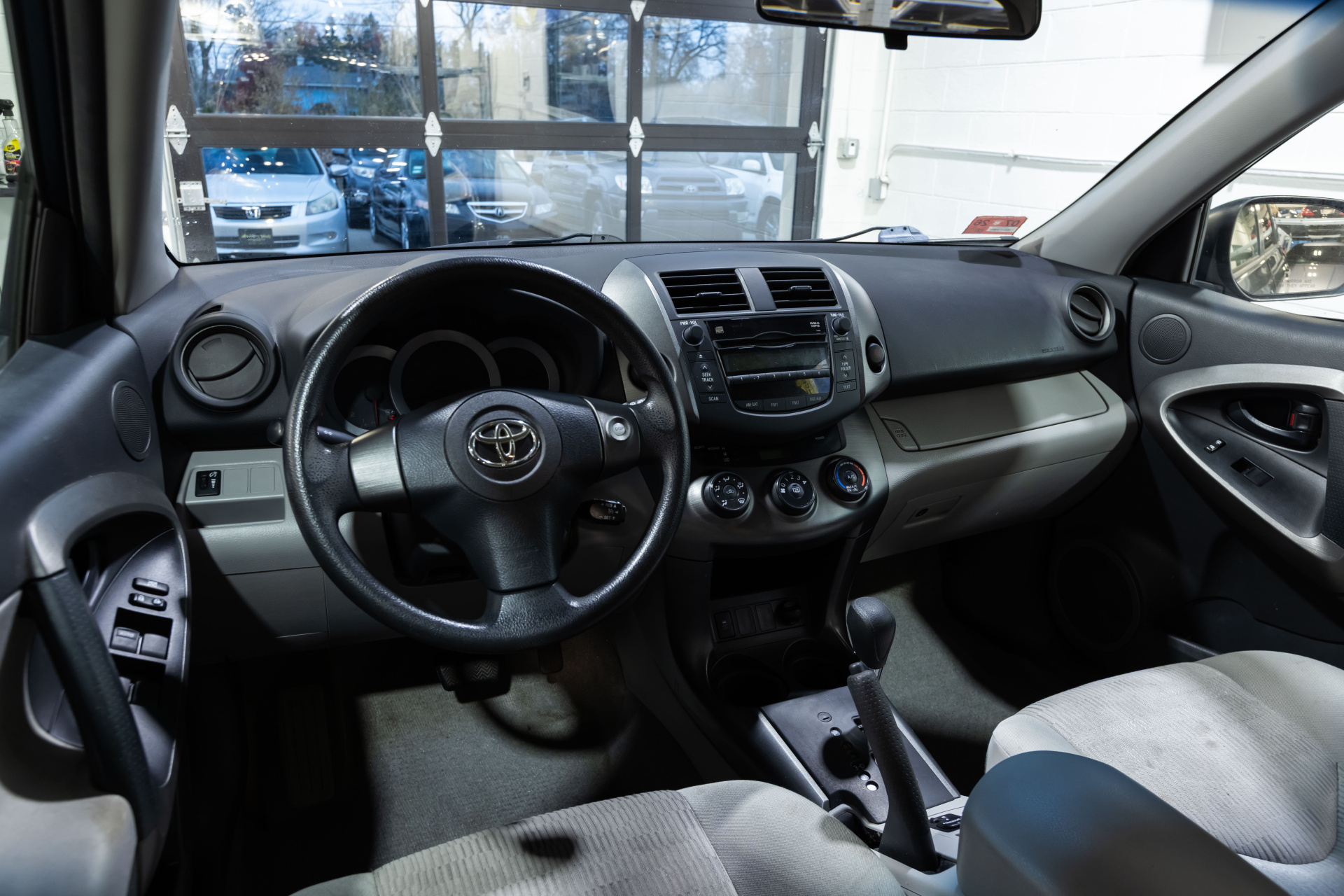 2011 TOYOTA RAV4 - Image 25