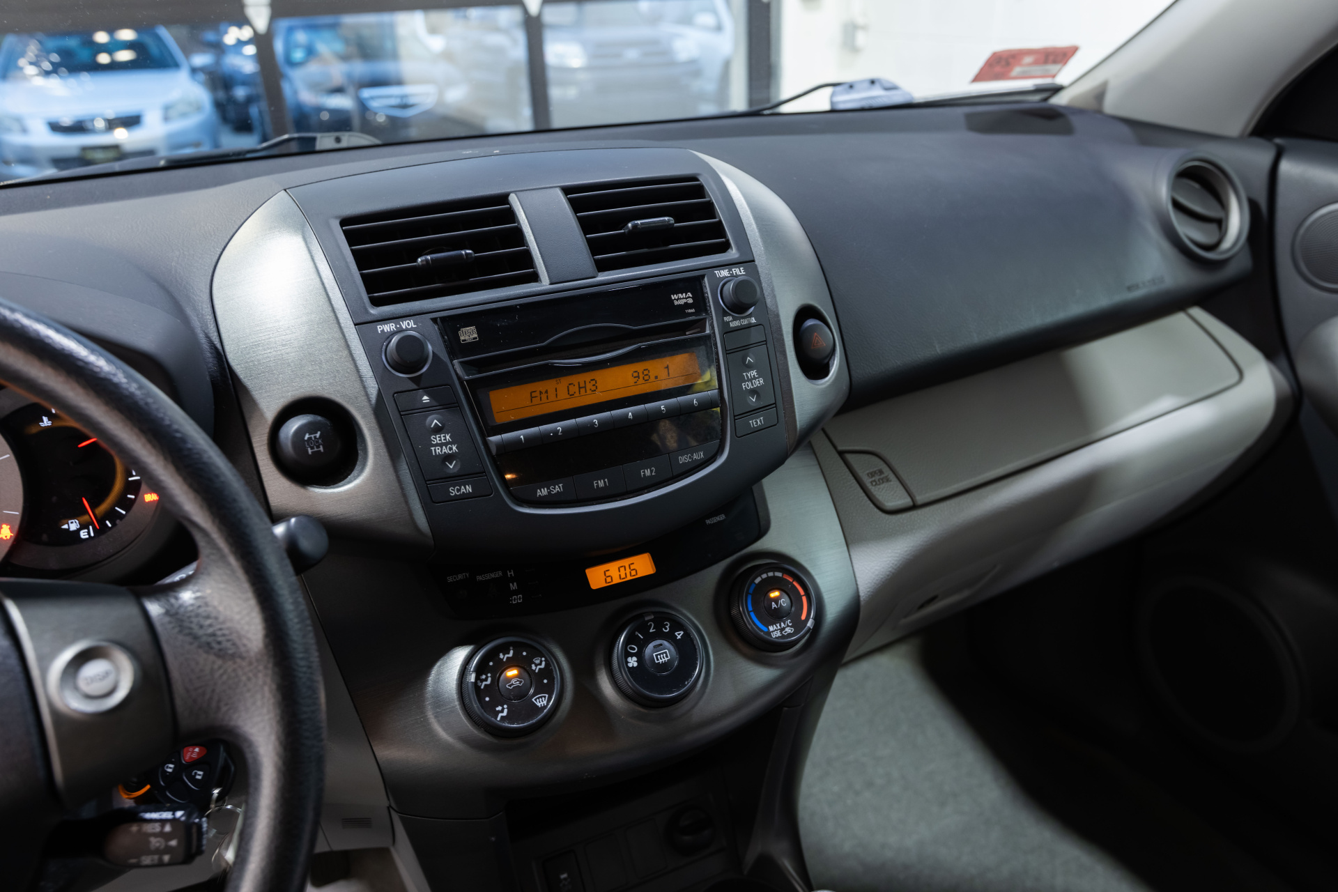 2011 TOYOTA RAV4 - Image 30