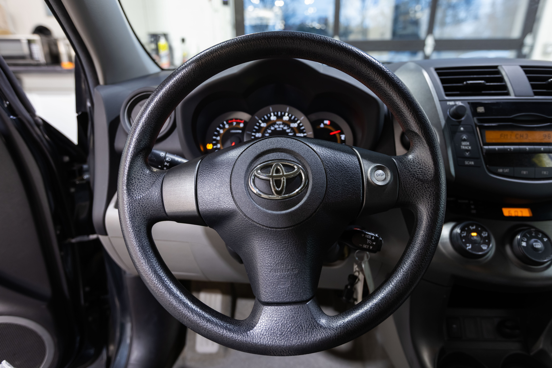 2011 TOYOTA RAV4 - Image 31