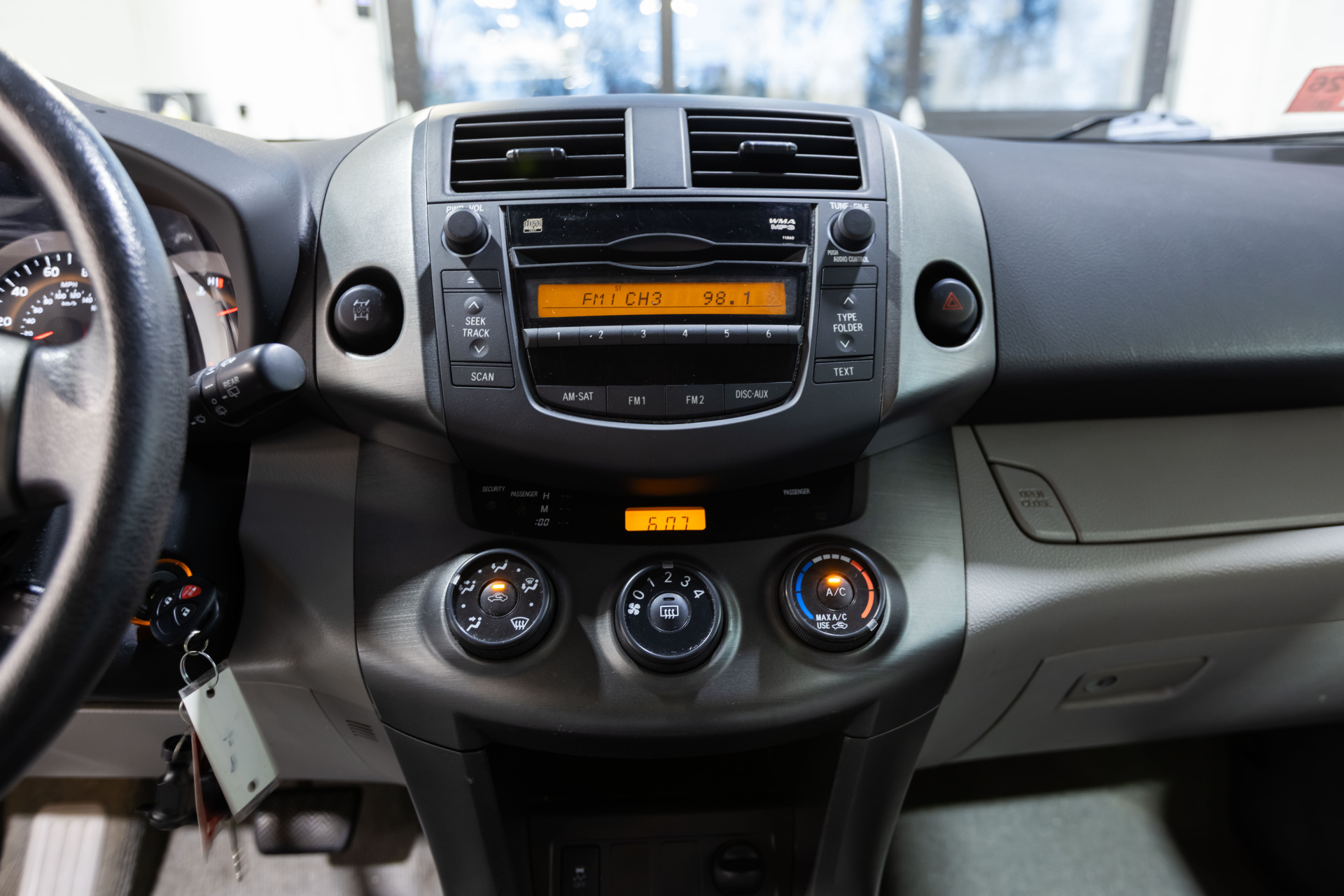 2011 TOYOTA RAV4 - Image 32