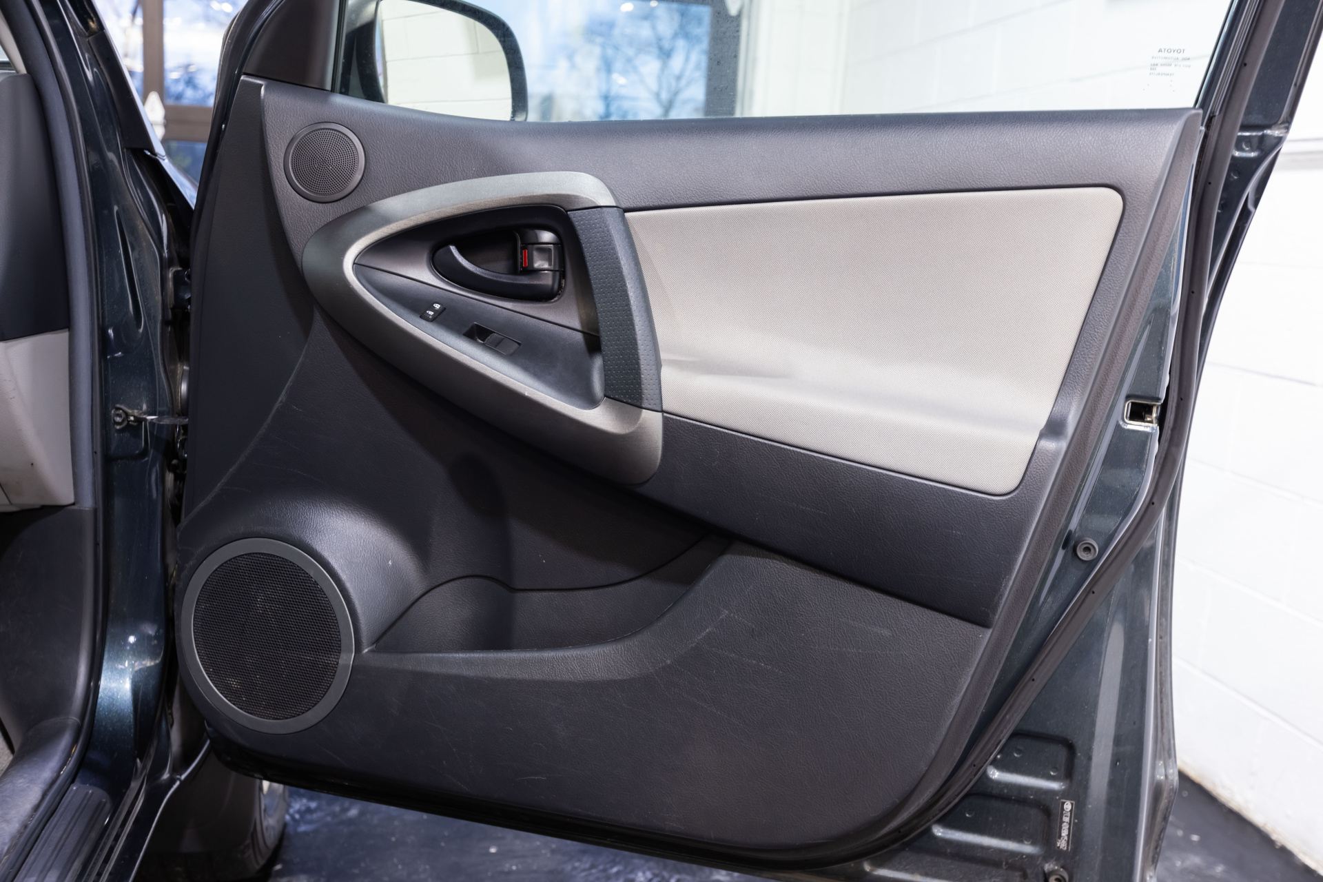 2011 TOYOTA RAV4 - Image 37