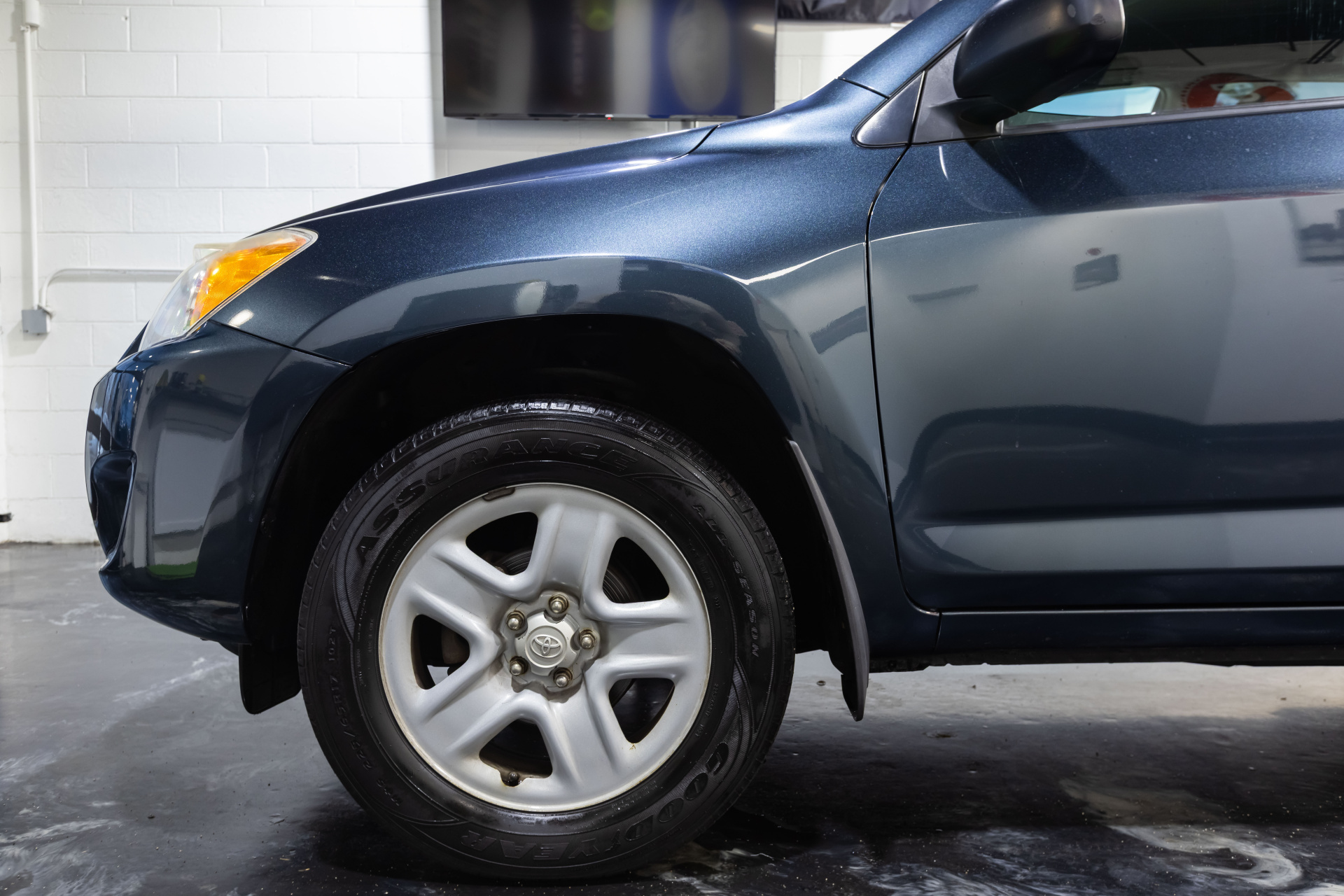2011 TOYOTA RAV4 - Image 4